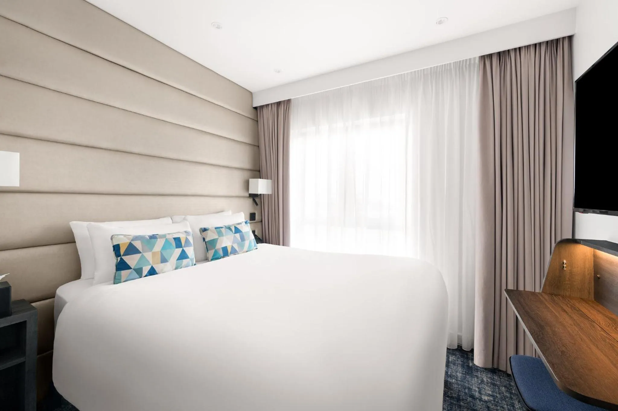 Photo of the whole room, Bed in voco London Marylebone by IHG