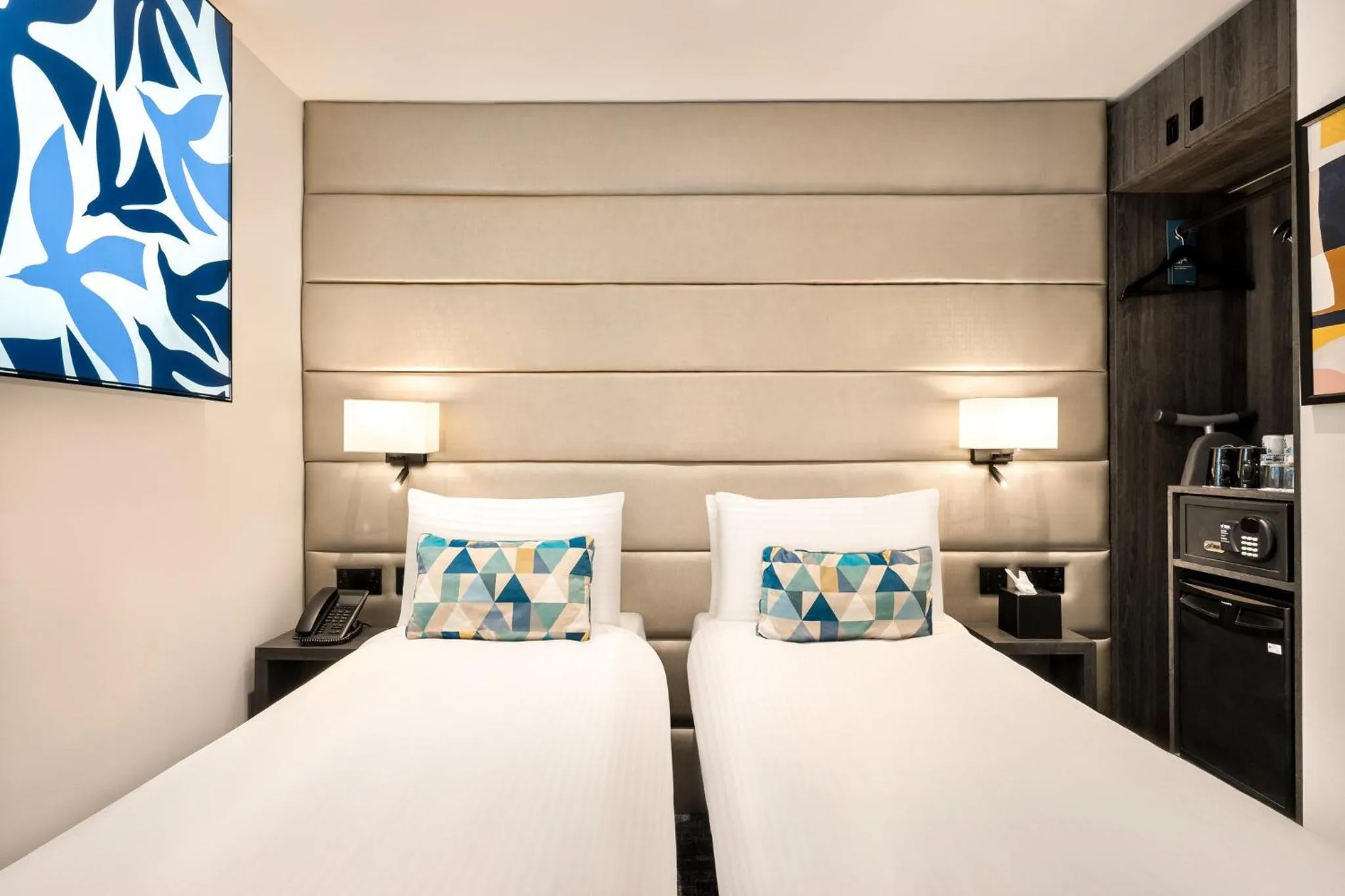 Photo of the whole room, Bed in voco London Marylebone by IHG