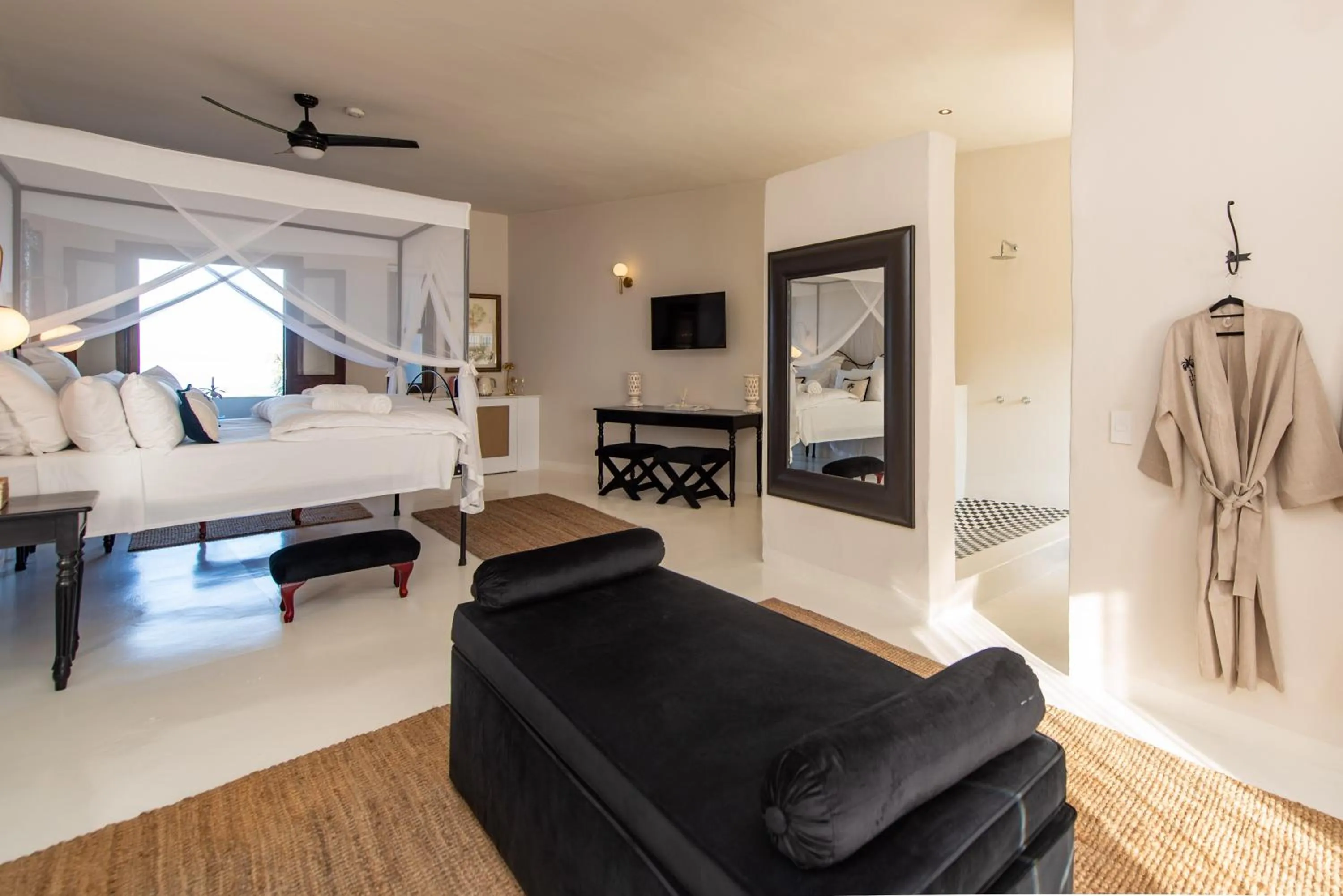 Seating area, Bed in The Ivory Haus
