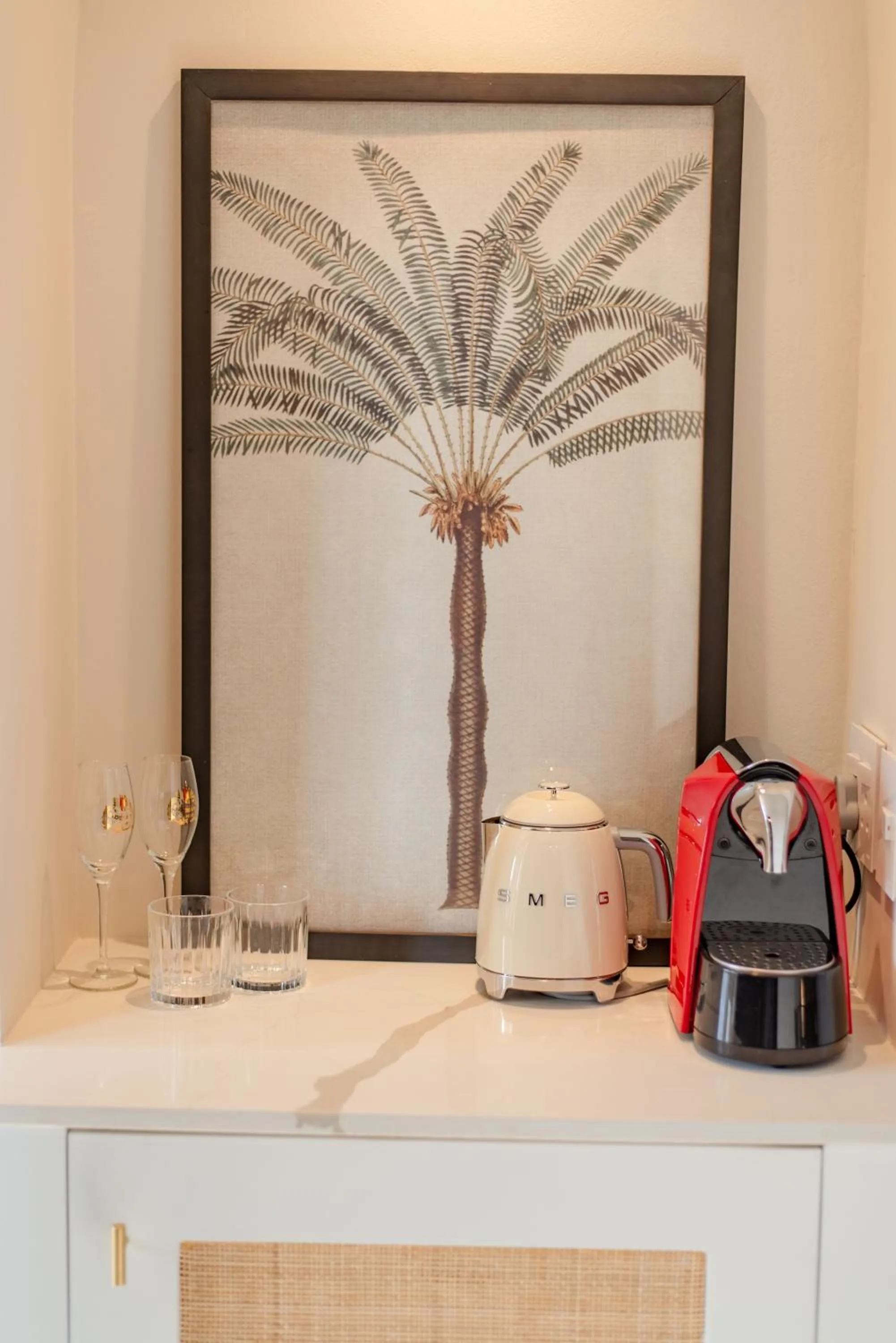 Coffee/tea facilities in The Ivory Haus