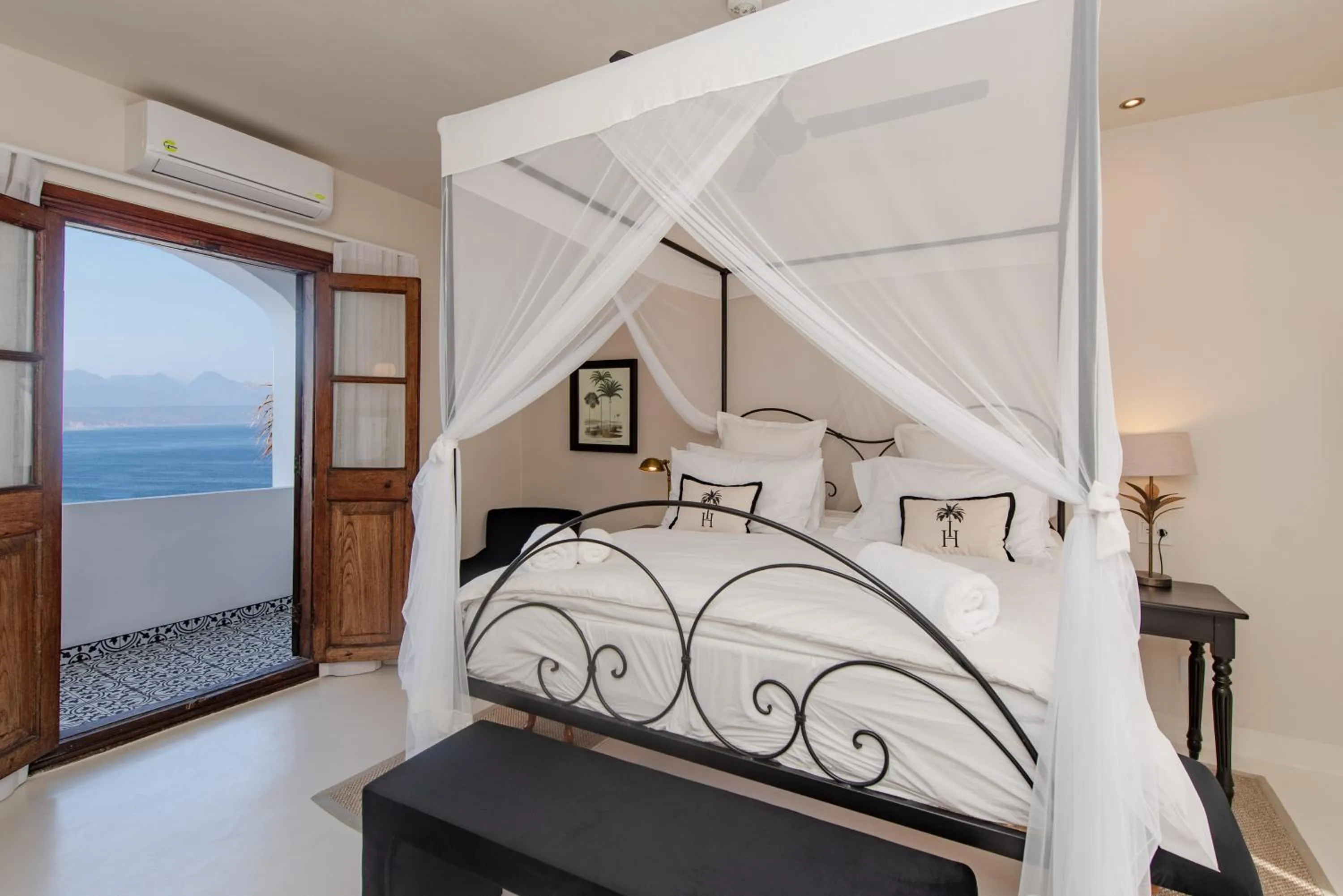 View (from property/room), Bed in The Ivory Haus