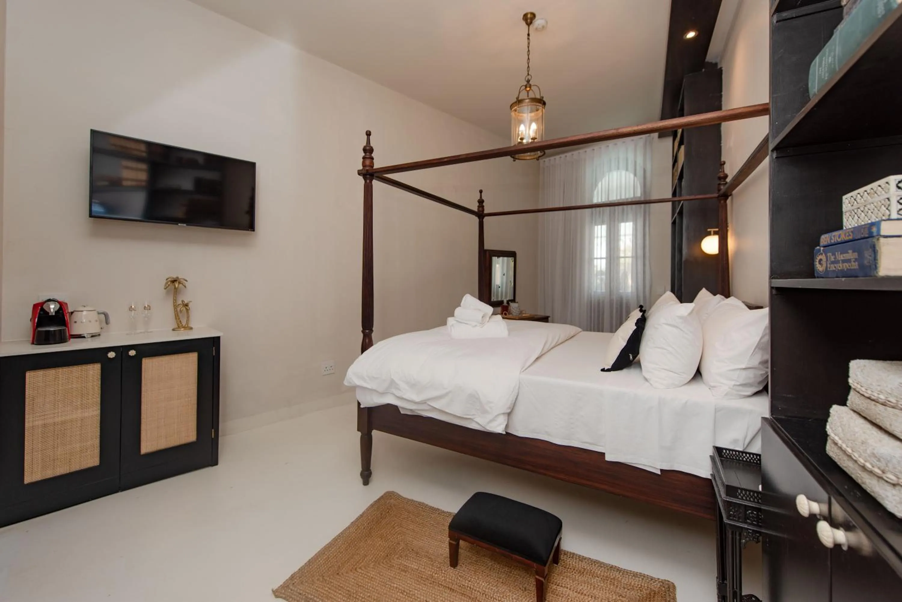 TV and multimedia, Bed in The Ivory Haus