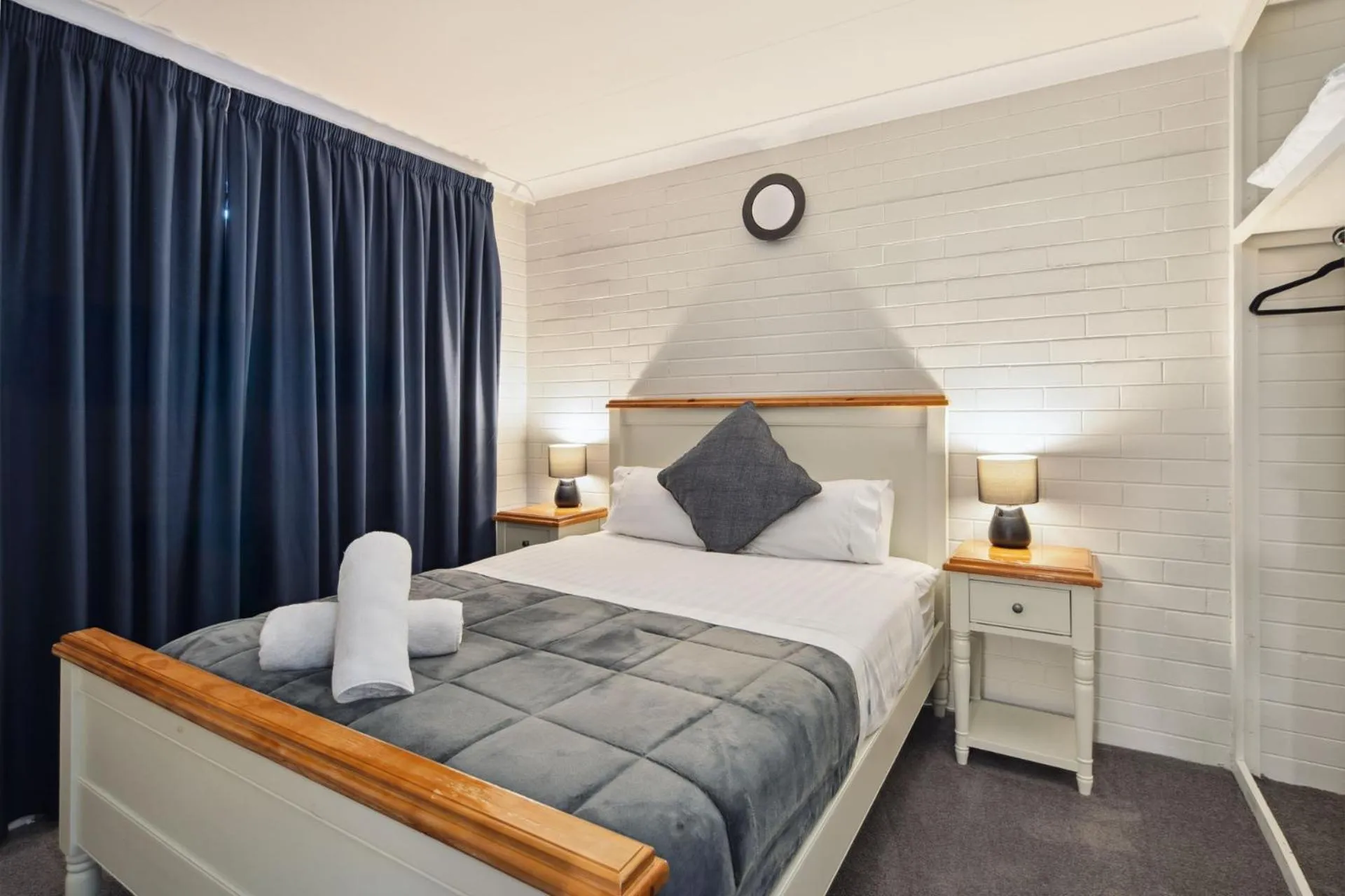 Bedroom, Bed in 549 Apartments