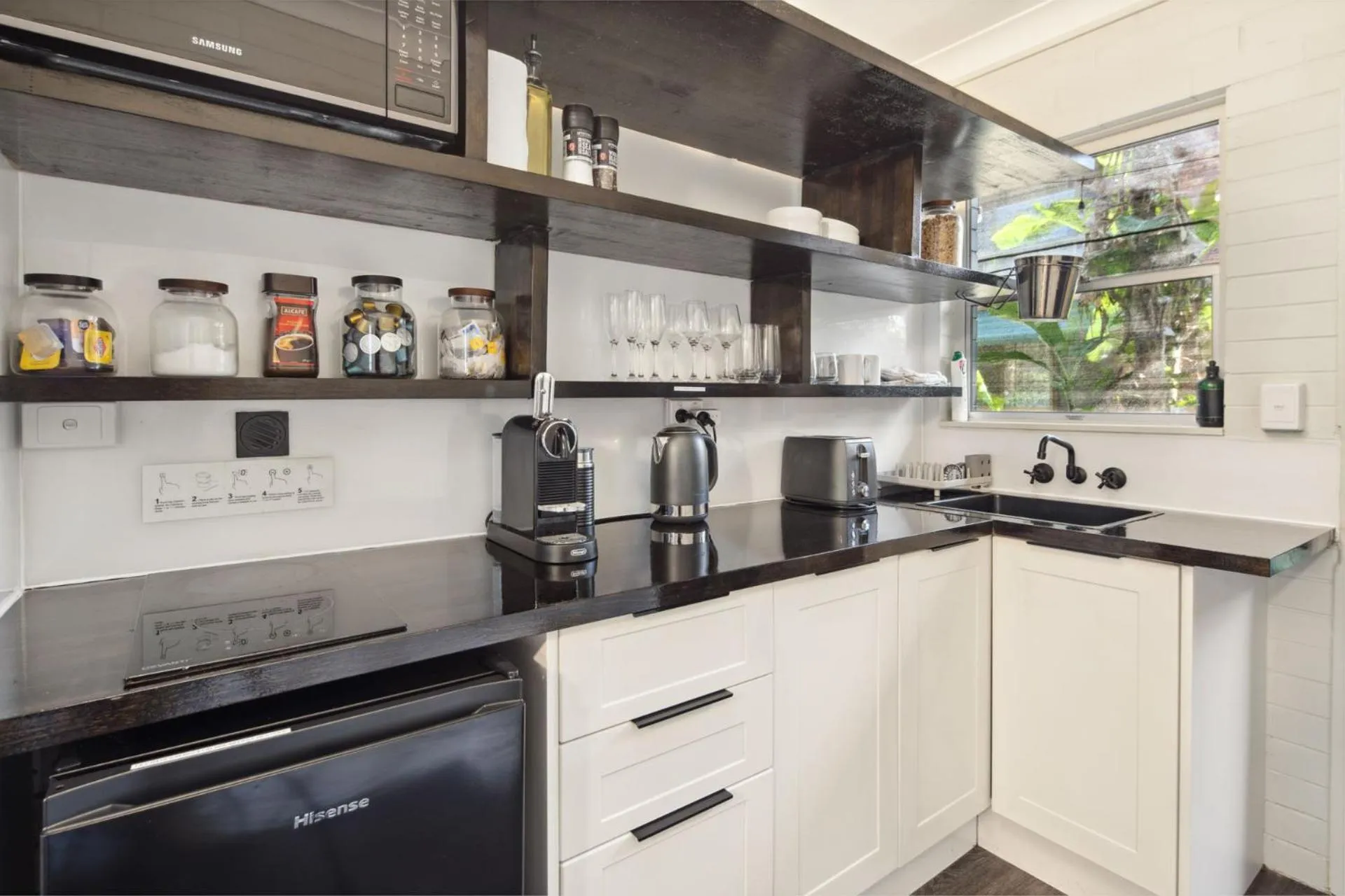 kitchen in 549 Apartments