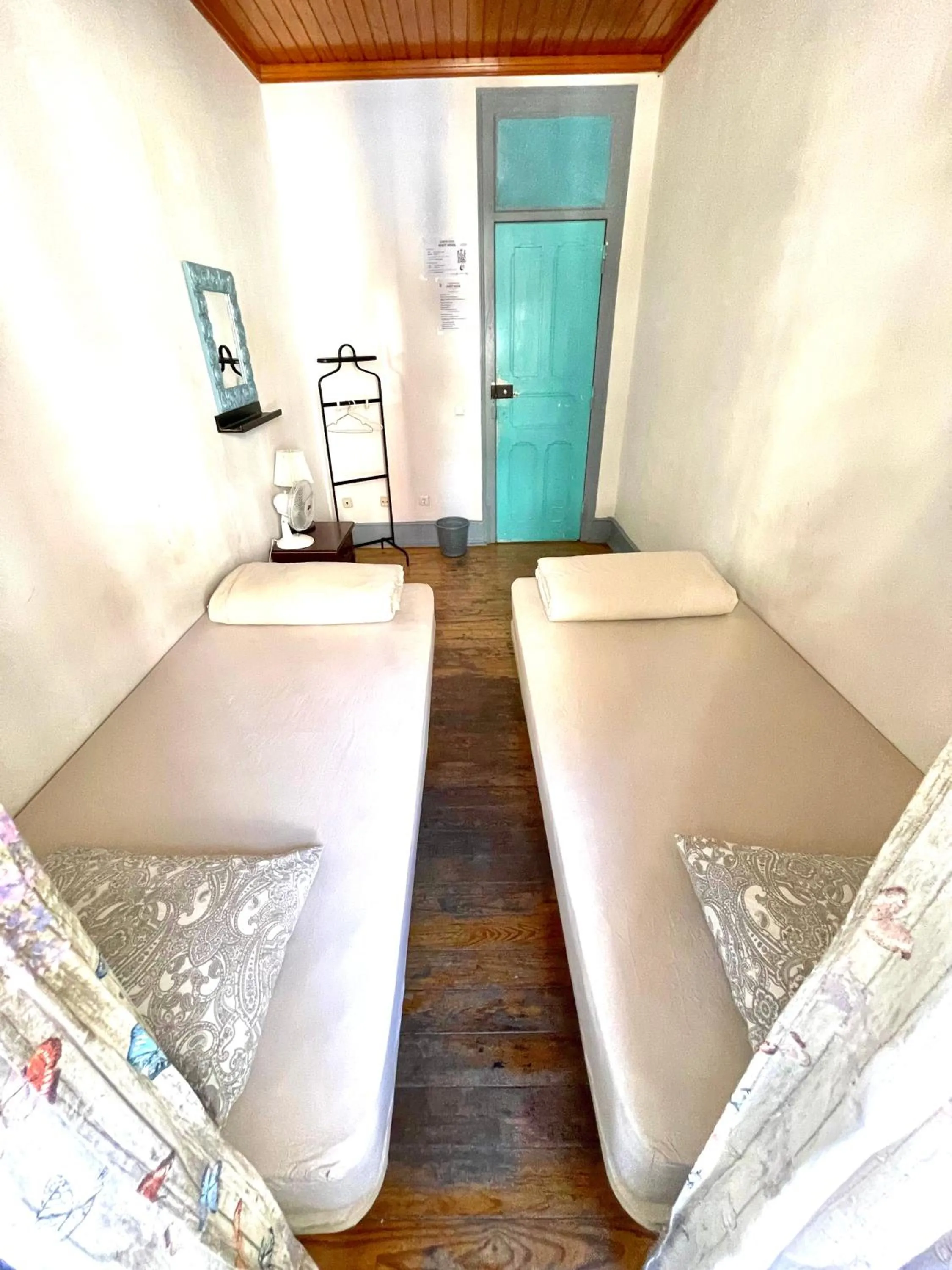 Photo of the whole room, Bed in Lisboa Parque Guest House