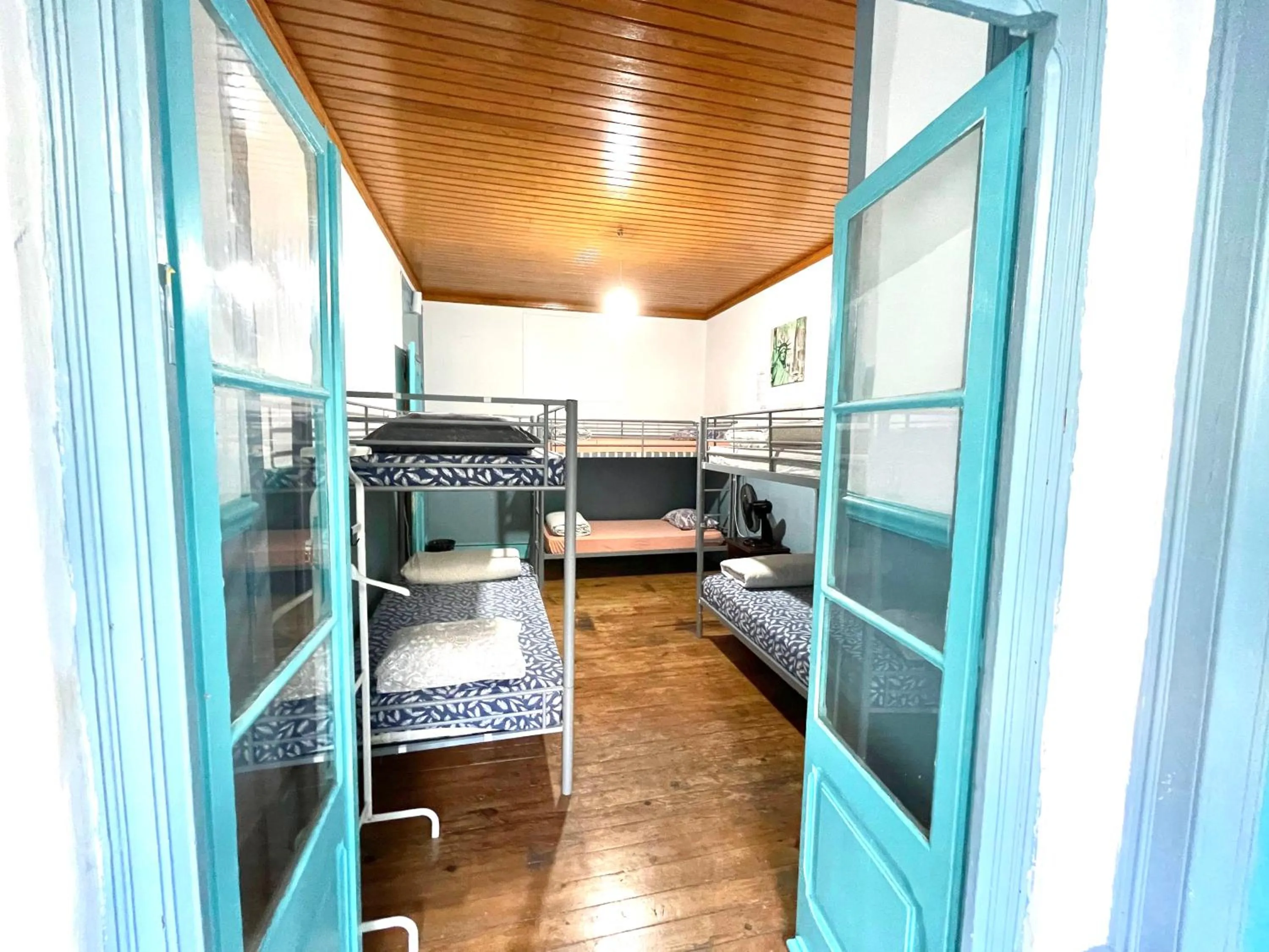 Photo of the whole room, Bed in Lisboa Parque Guest House