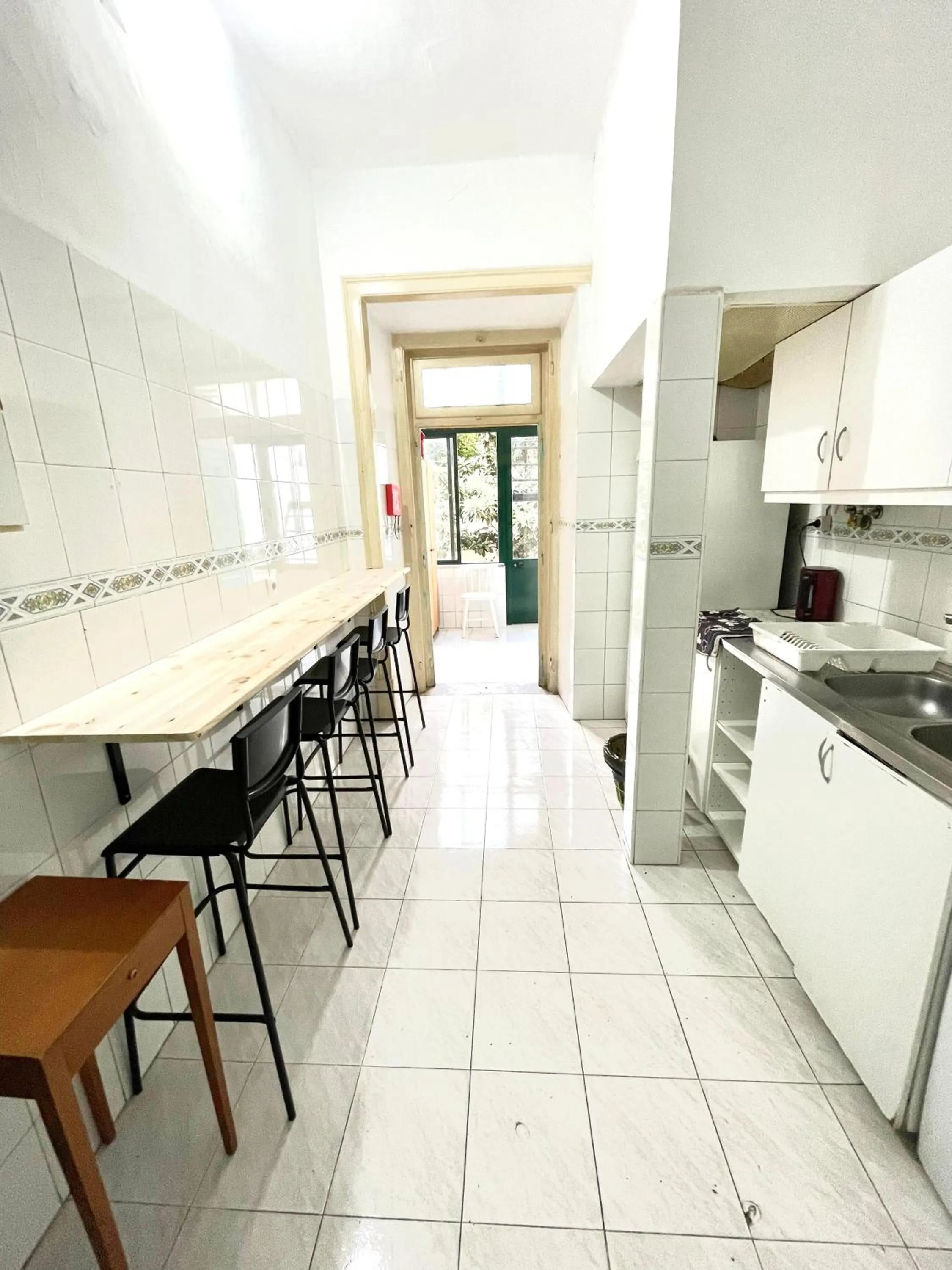 Kitchen or kitchenette in Lisboa Parque Guest House