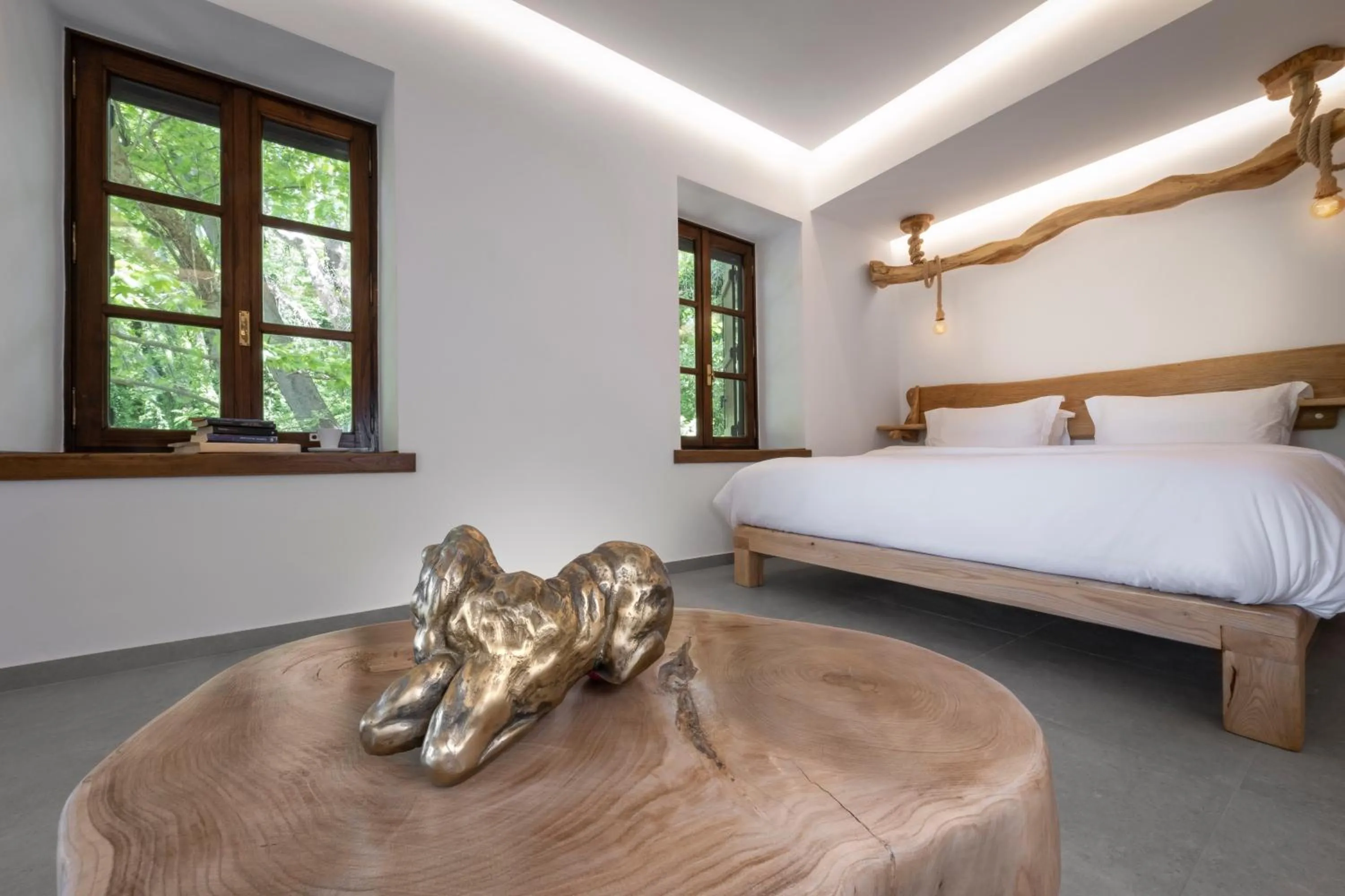 Photo of the whole room, Bed in Palios Stathmos