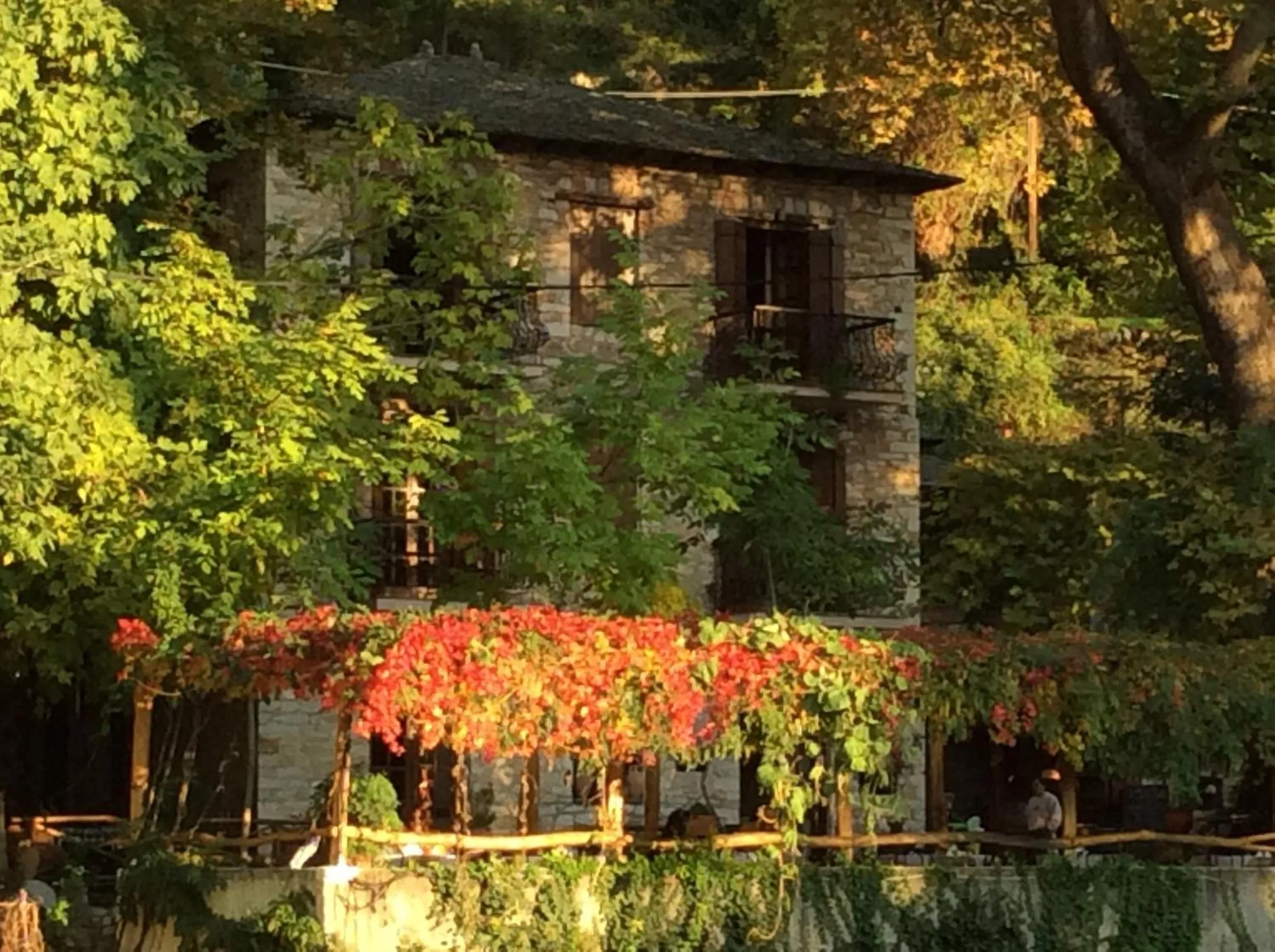 Property building in Palios Stathmos