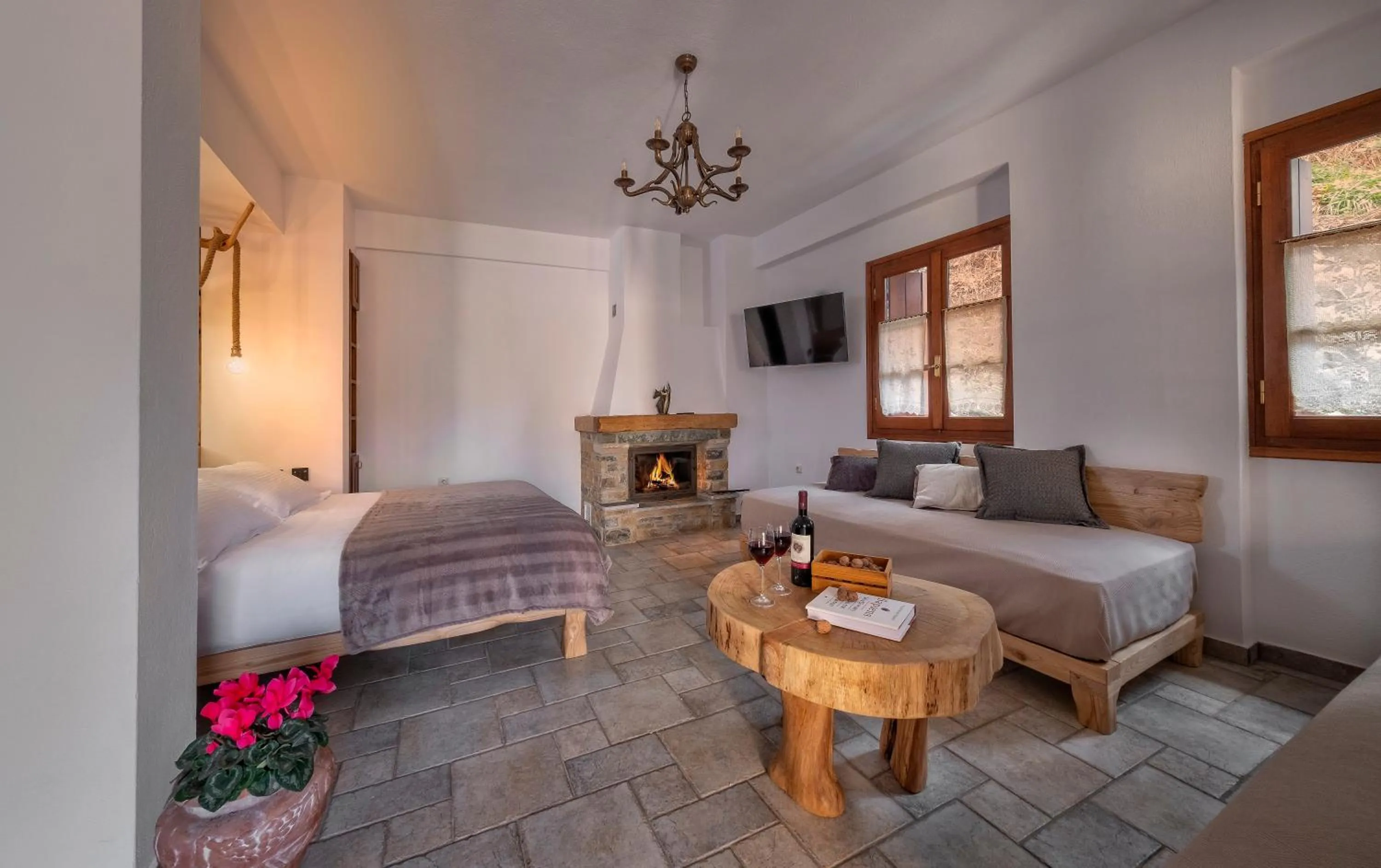 Food and drinks, Bed in Palios Stathmos