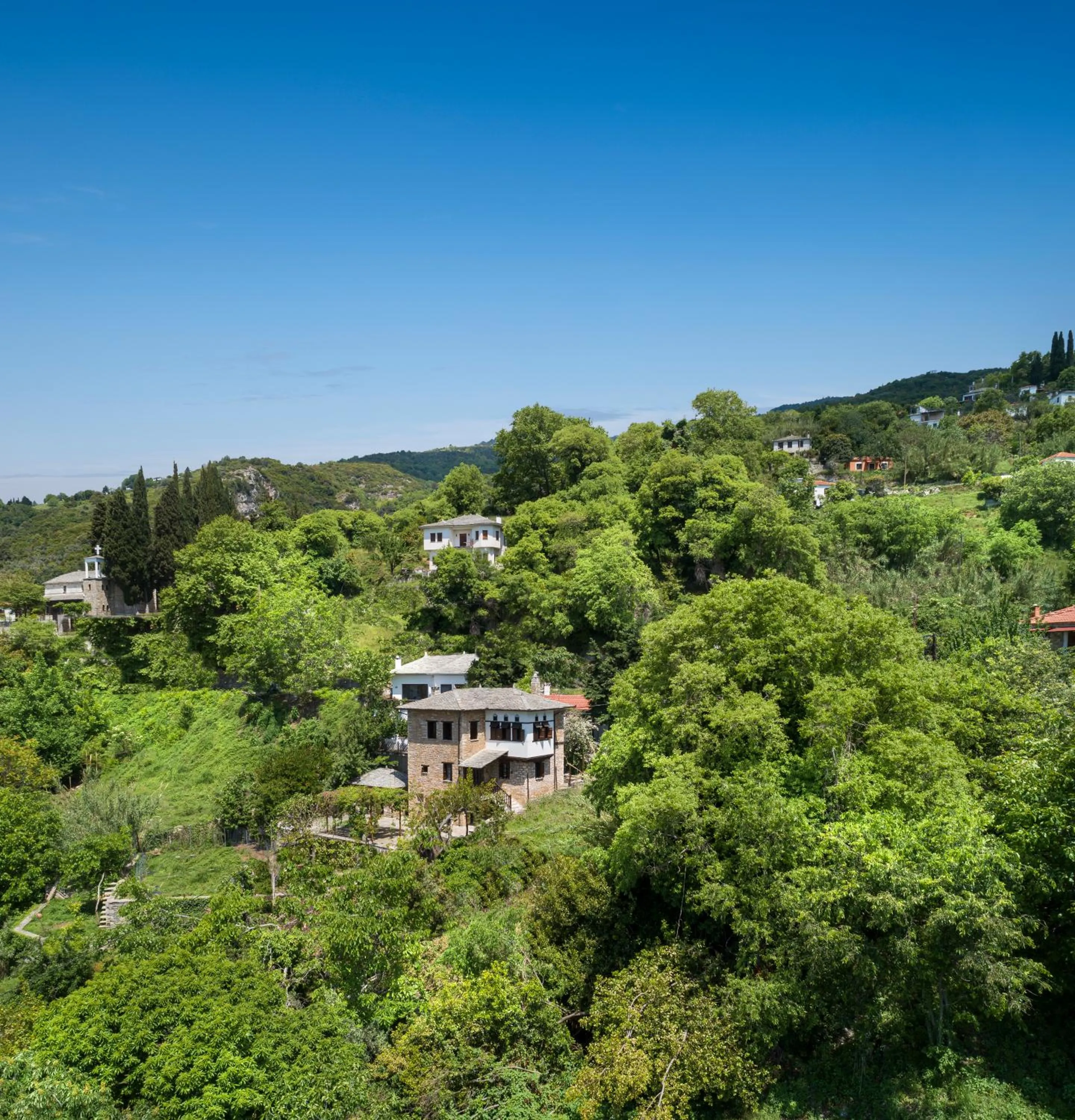 Property building in Palios Stathmos