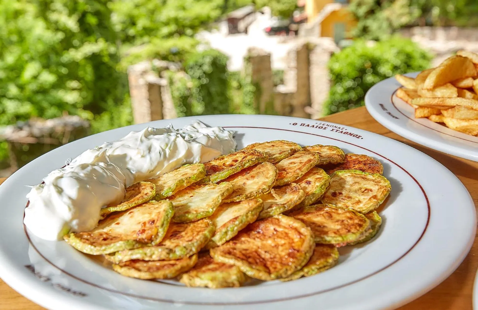 Food and drinks in Palios Stathmos