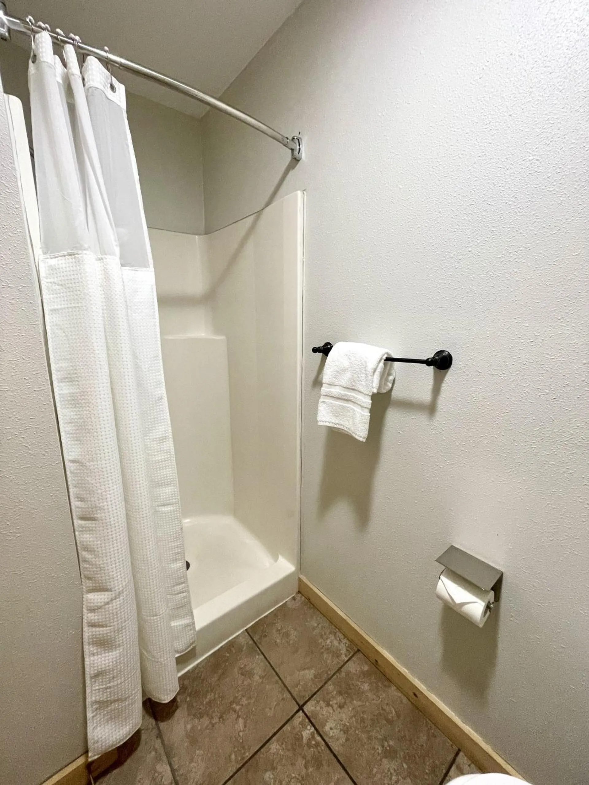 Shower in The Idaho Lodge & RV Park