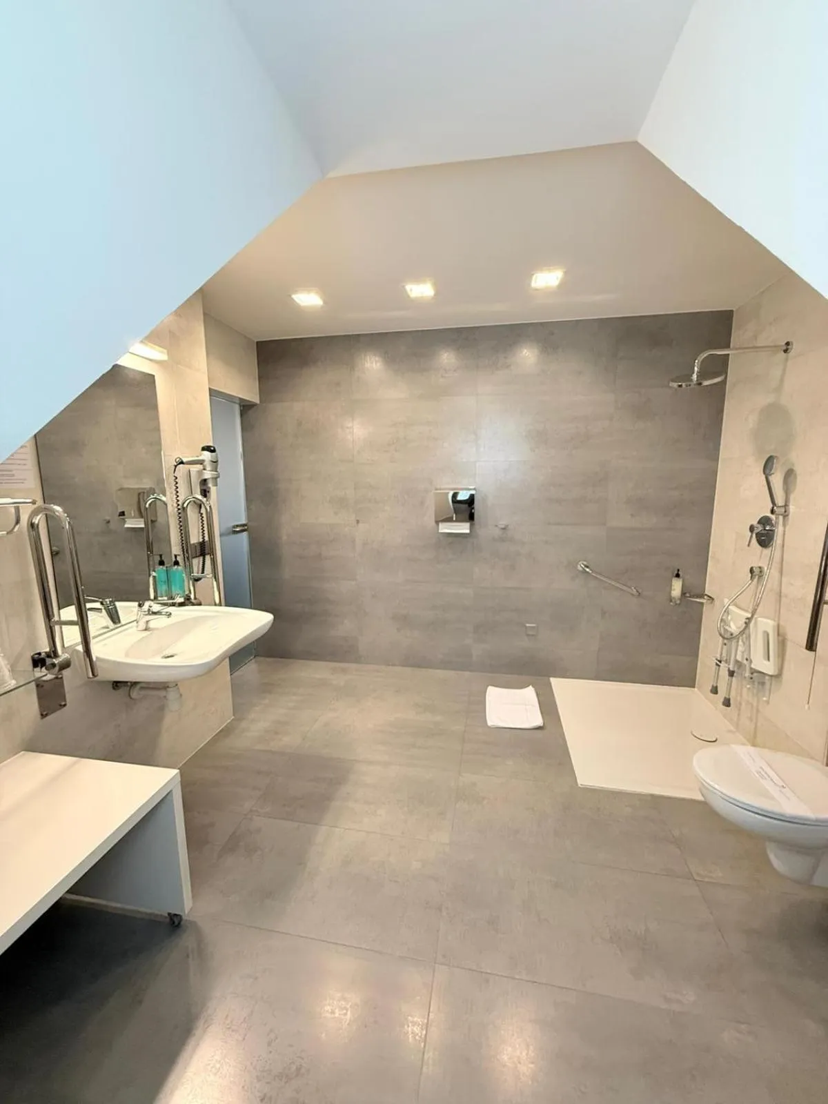 Shower in Hotel Gorczowski Katowice Chorzów