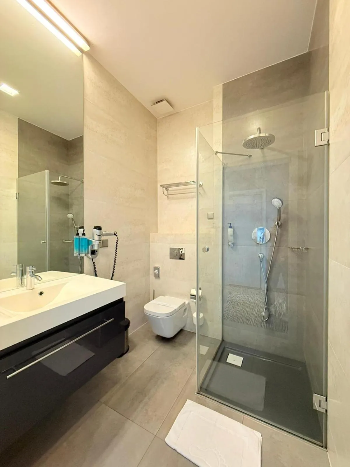 Shower in Hotel Gorczowski Katowice Chorzów