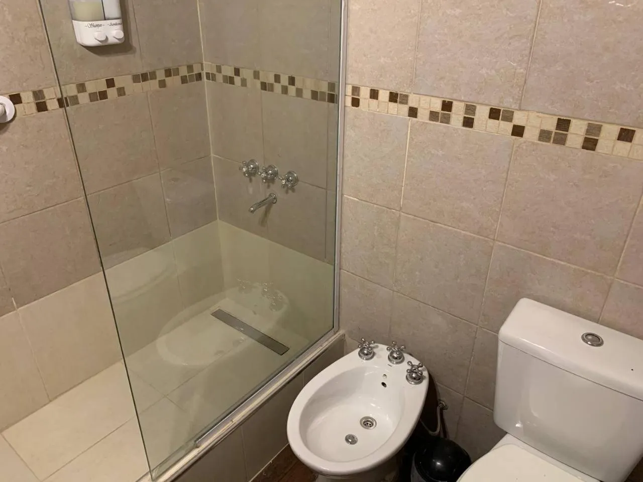 Shower in Del Caballero Hotel