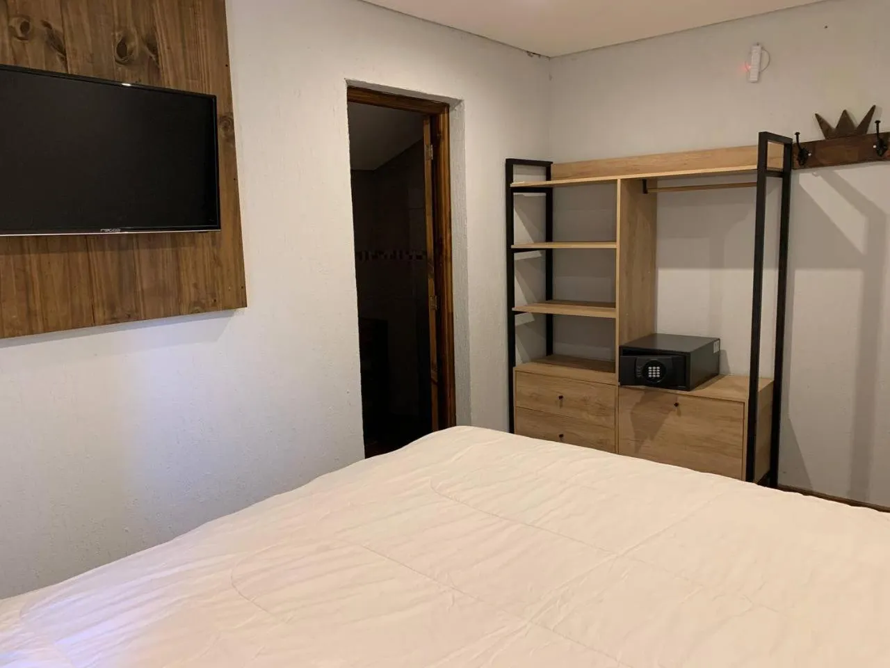 TV and multimedia in Del Caballero Hotel