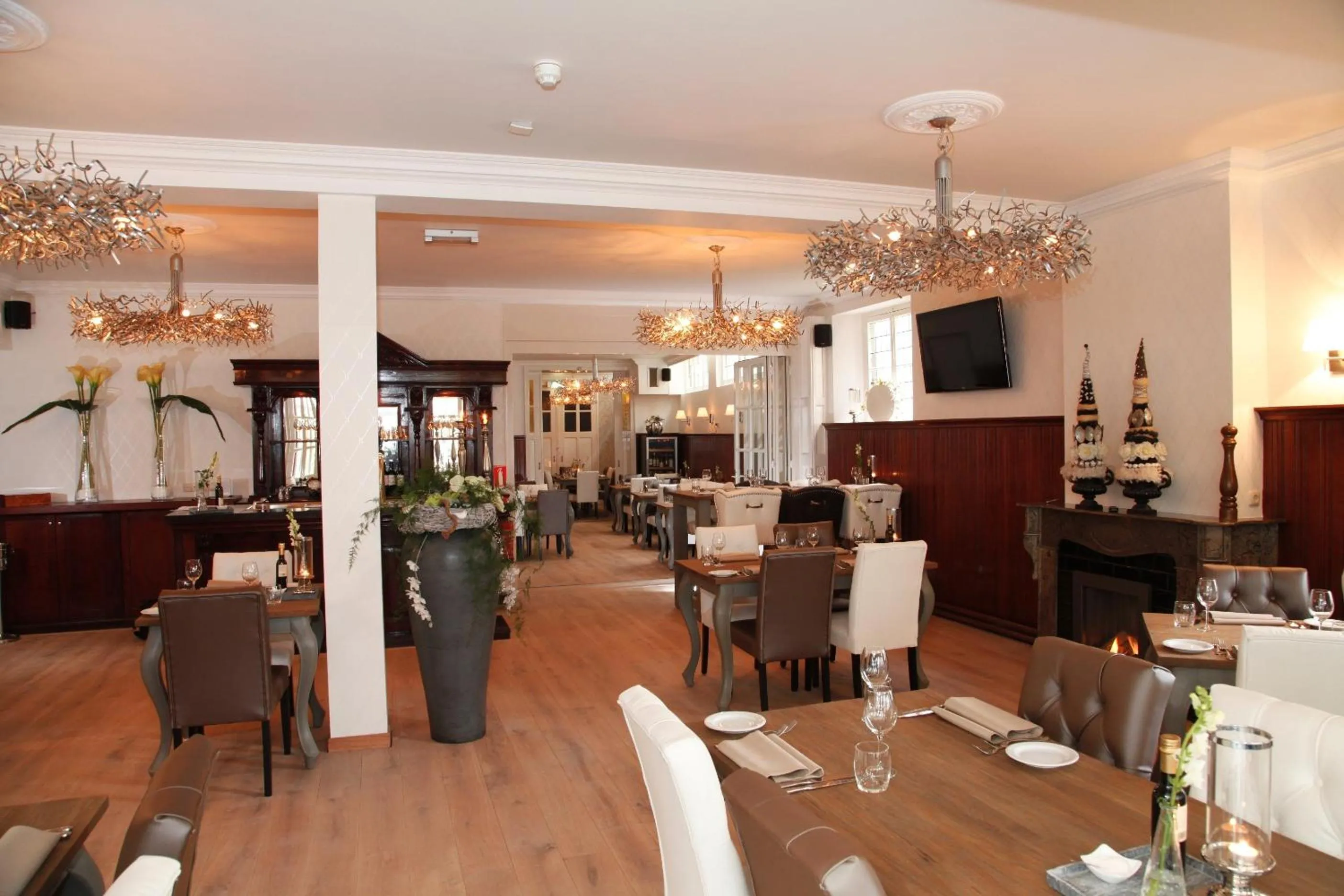 Restaurant/places to eat in Hotel Restaurant Riche