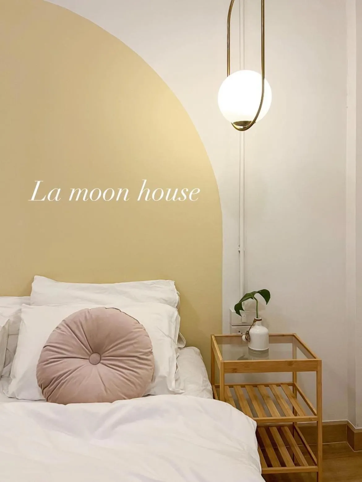 Bed in La Moon House