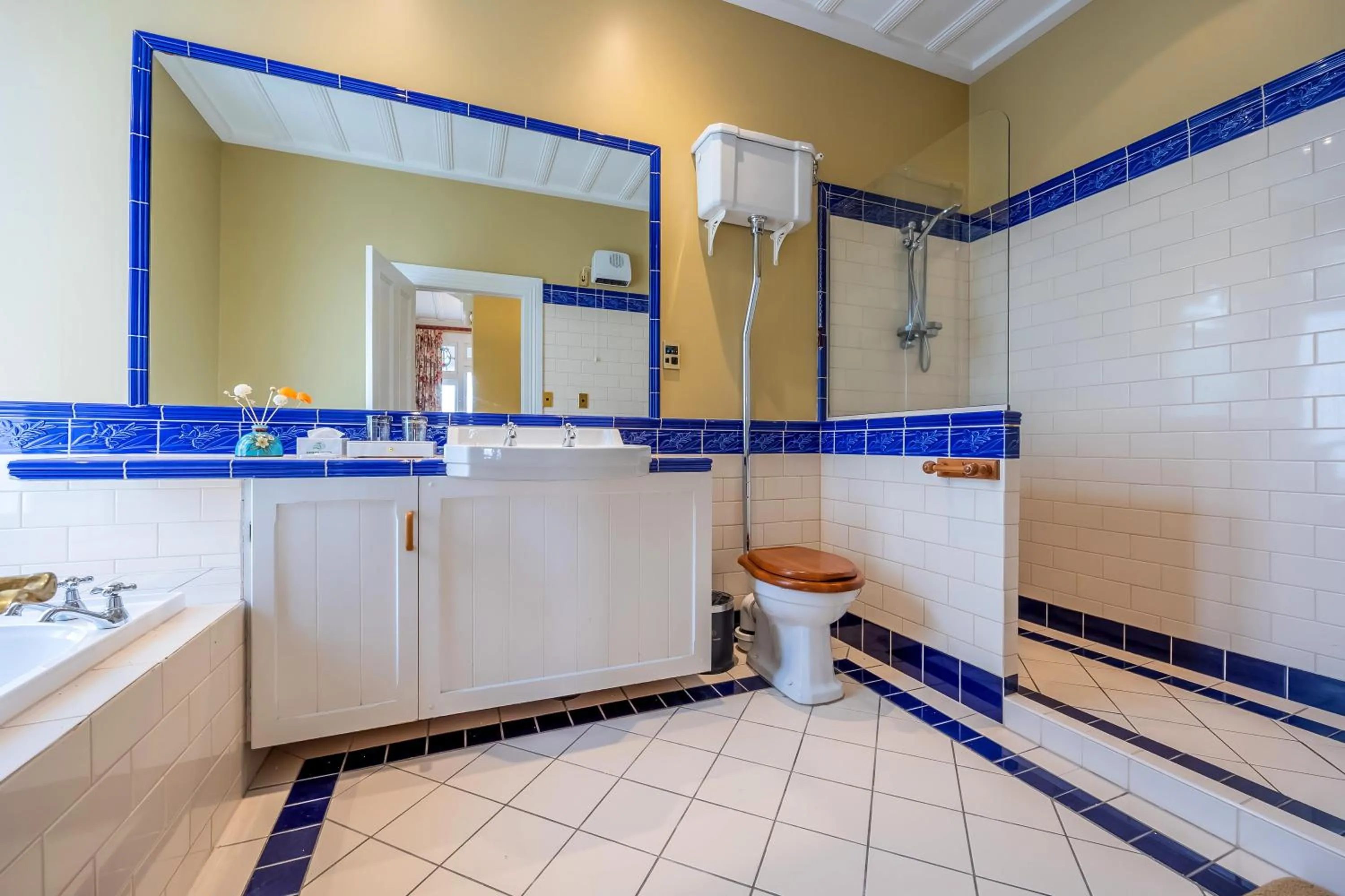 Shower in Aachen House