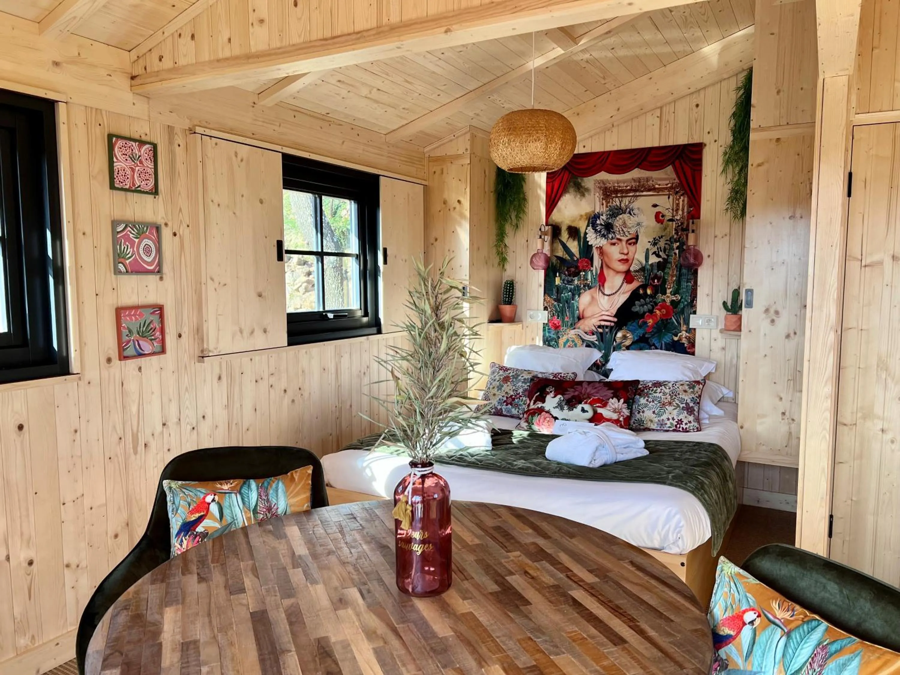 Bed in Domaine de Chalvêches Hôtel SPA 4*