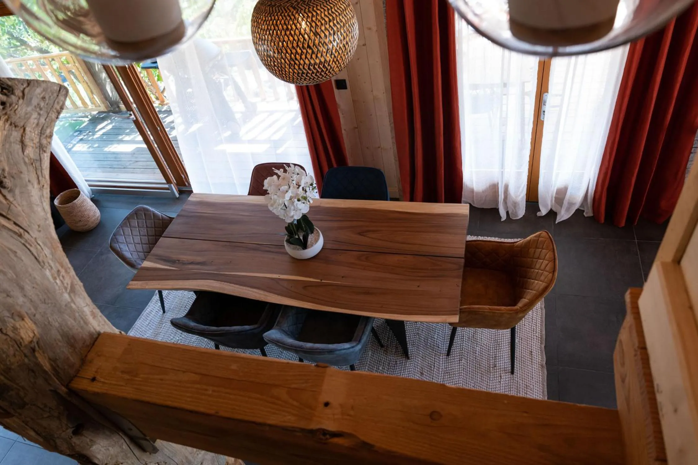 Dining area in Domaine de Chalvêches Hôtel SPA 4*