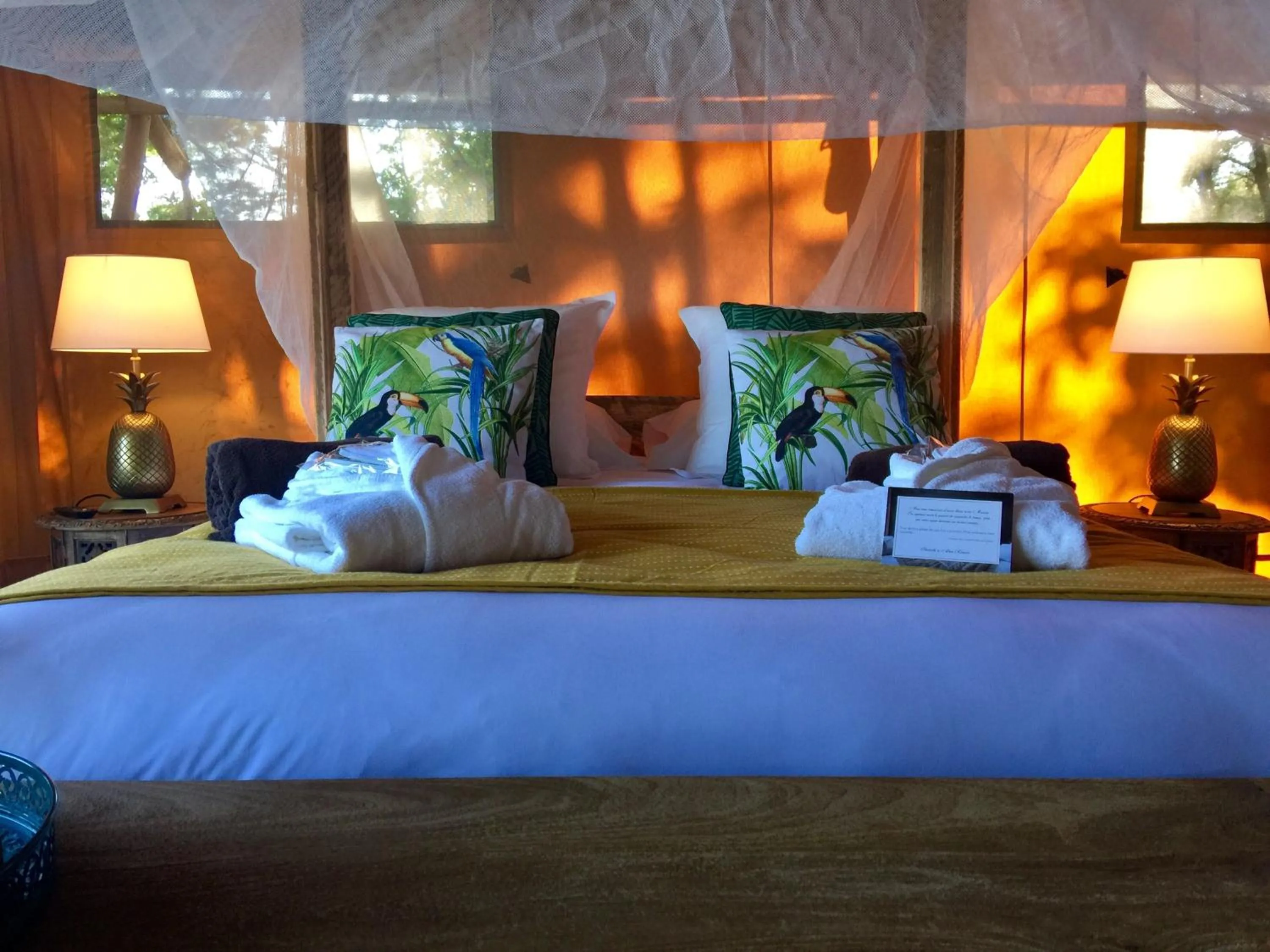 Bed in Domaine de Chalvêches Hôtel SPA 4*