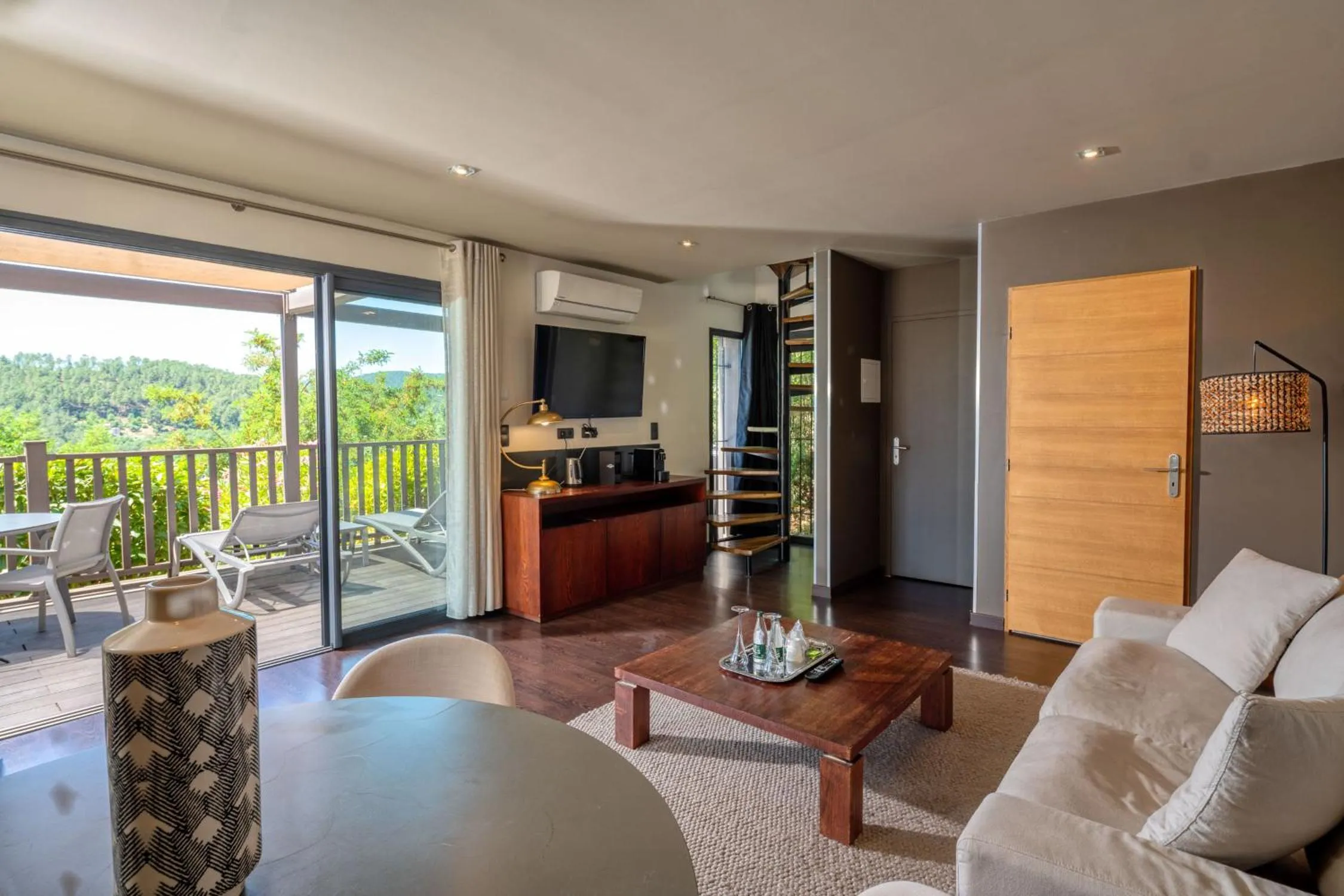 Living room in Domaine de Chalvêches Hôtel SPA 4*