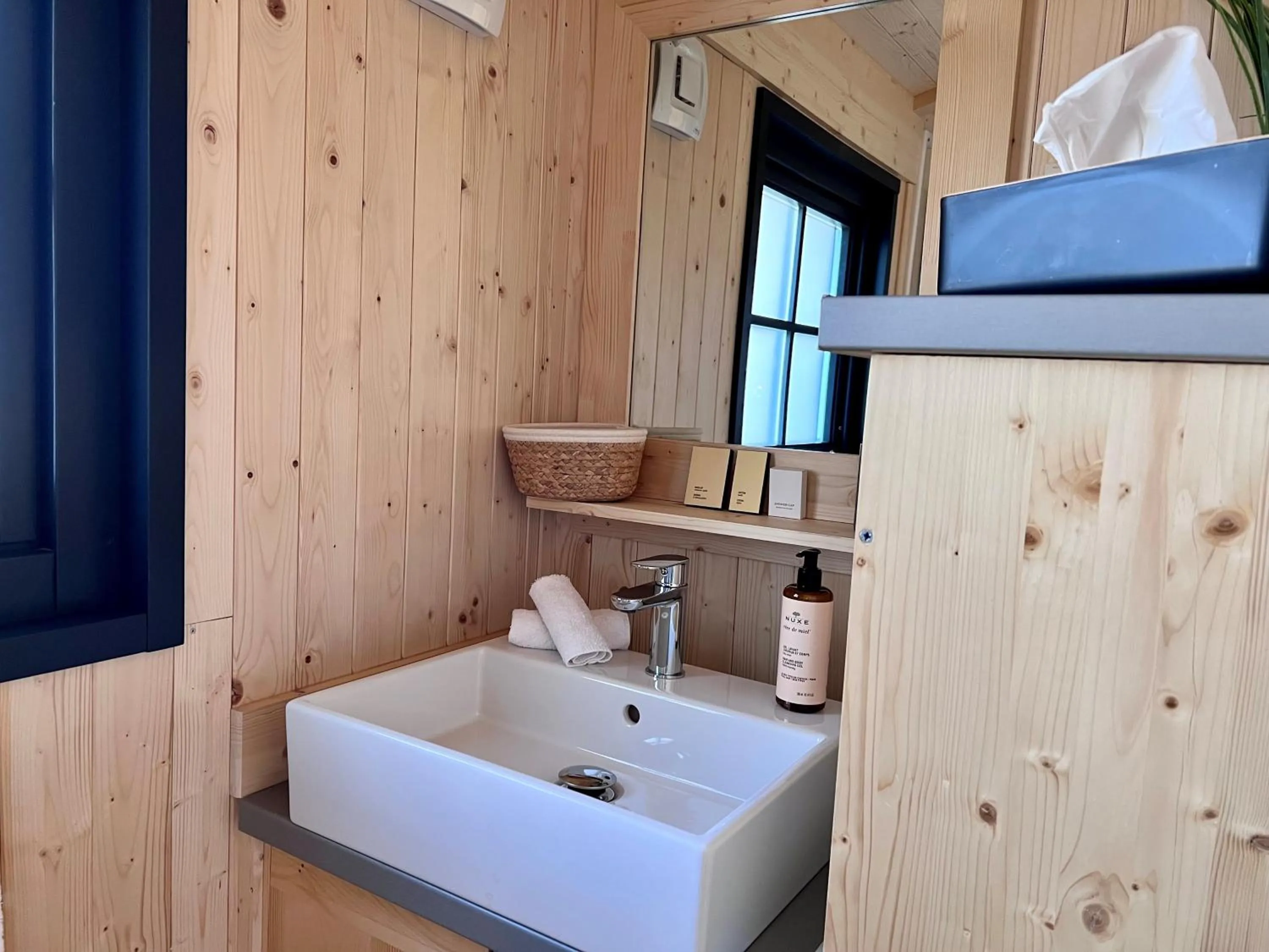 Bathroom in Domaine de Chalvêches Hôtel SPA 4*