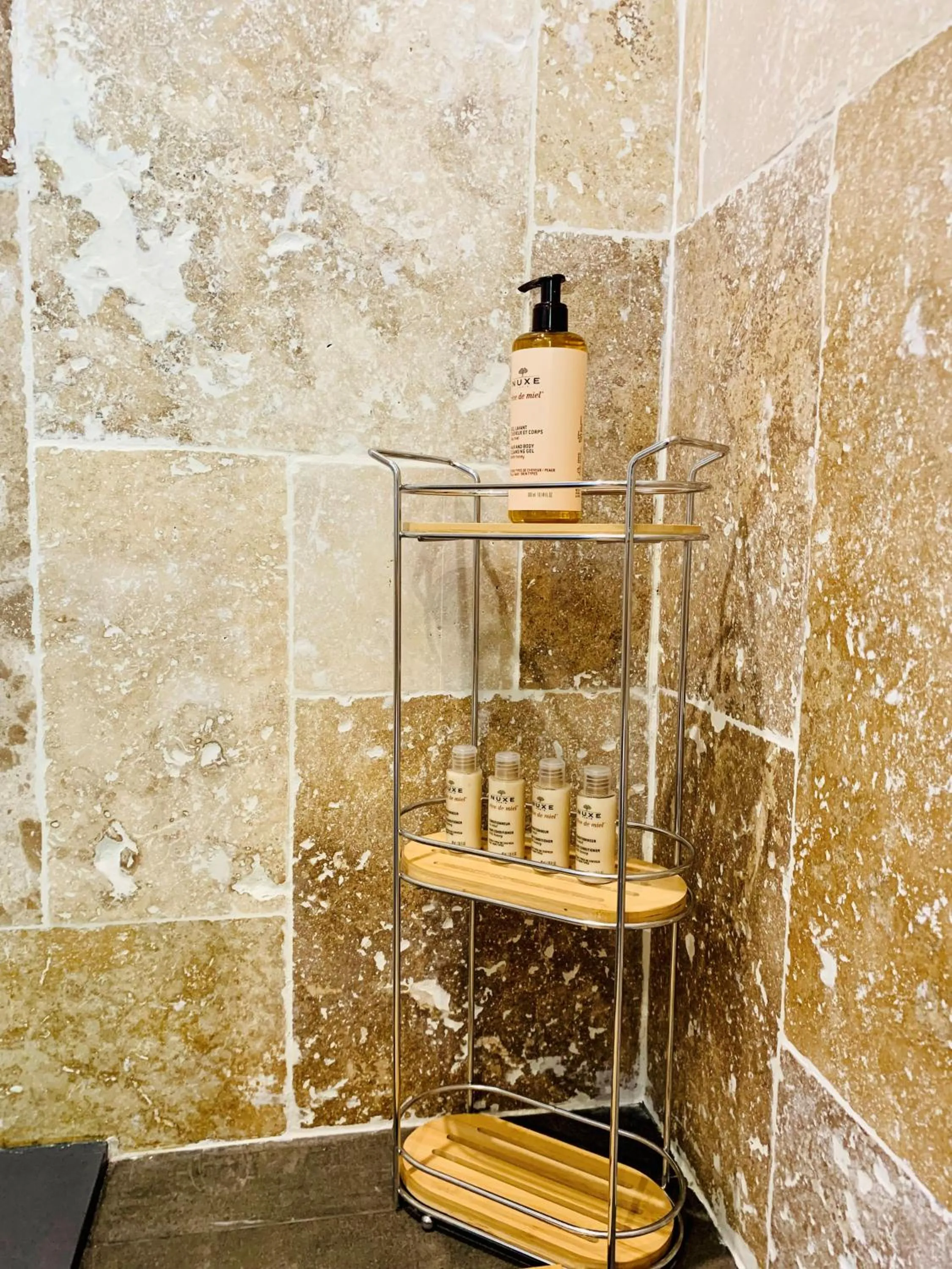 Bathroom in Domaine de Chalvêches Hôtel SPA 4*