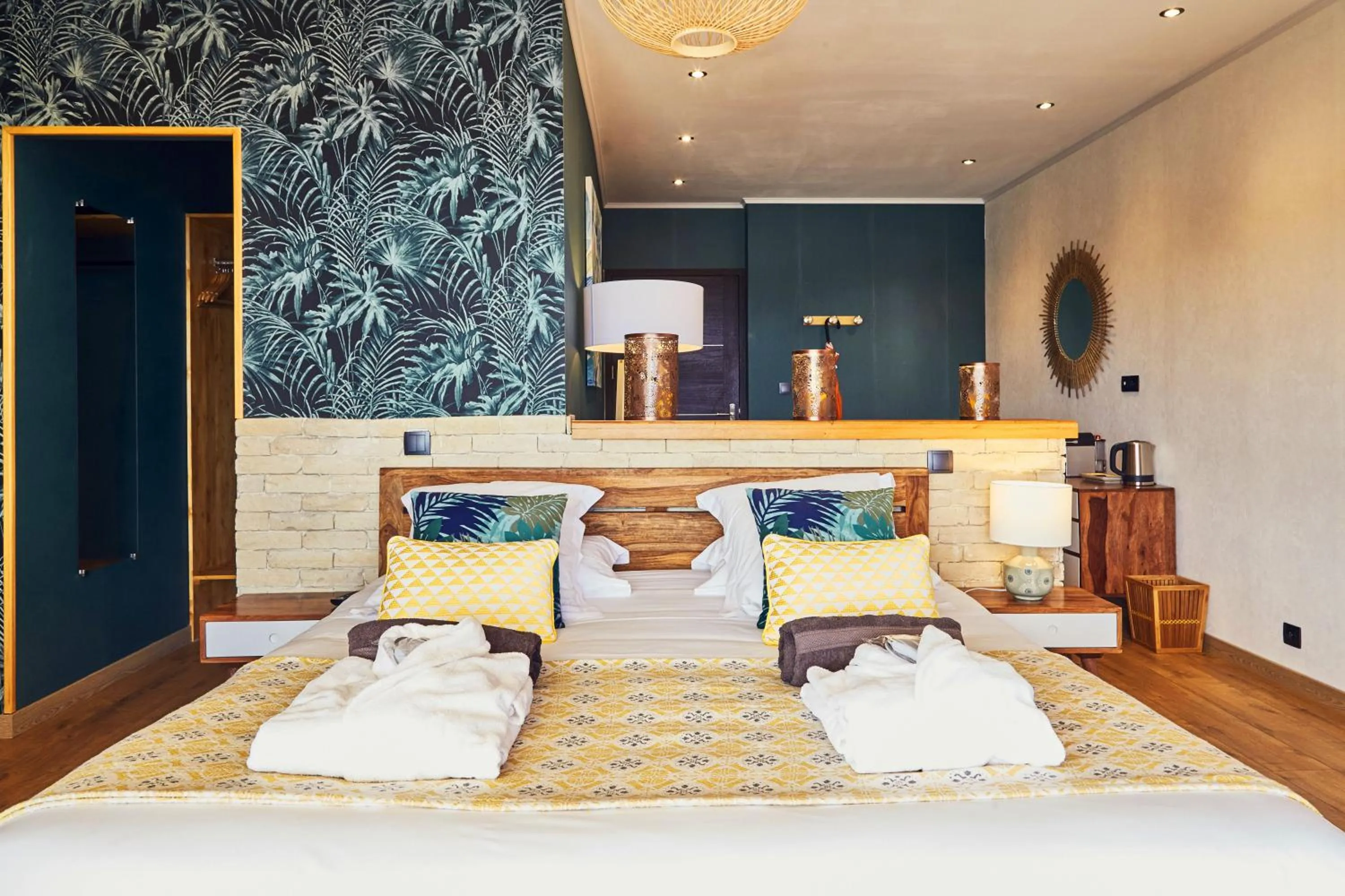 Bed in Domaine de Chalvêches Hôtel SPA 4*