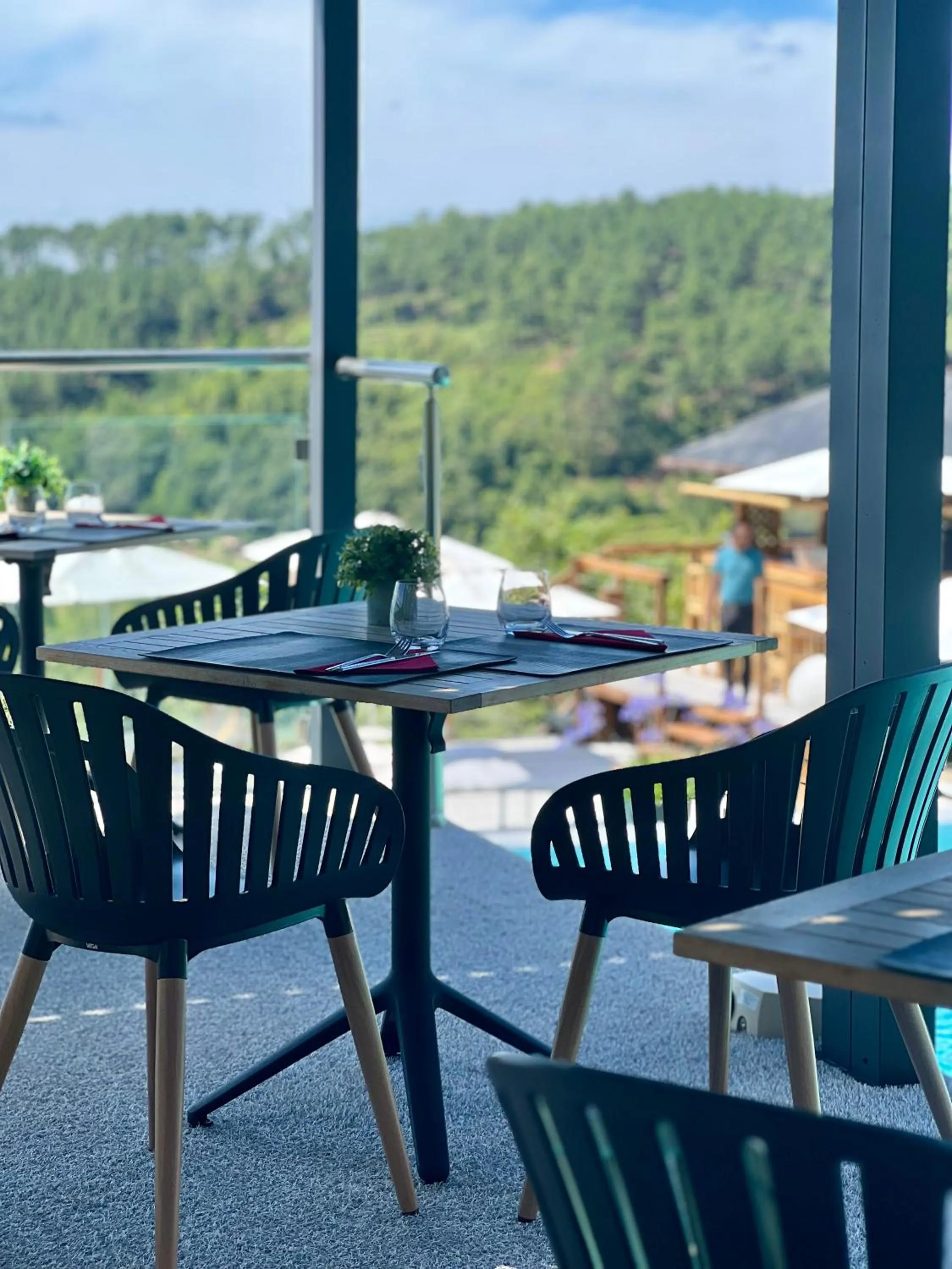 Restaurant/places to eat in Domaine de Chalvêches Hôtel SPA 4*