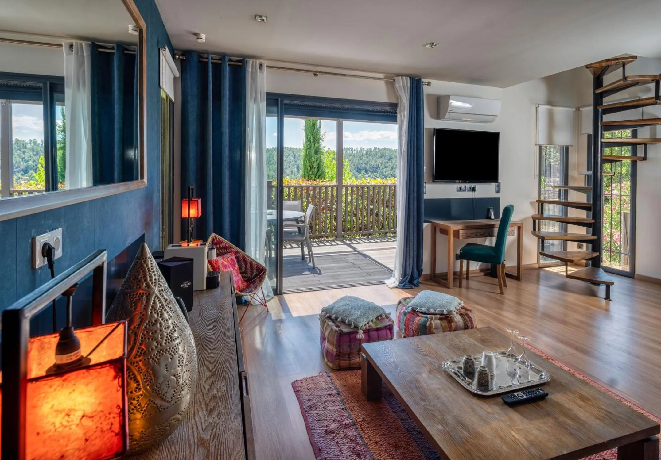 Living room in Domaine de Chalvêches Hôtel SPA 4*