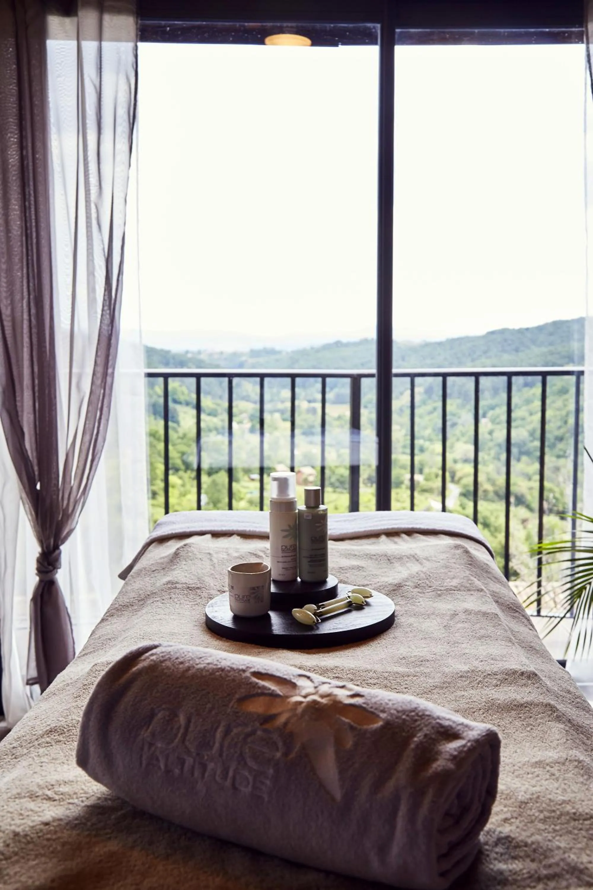 Spa and wellness centre/facilities, Bed in Domaine de Chalvêches Hôtel SPA 4*