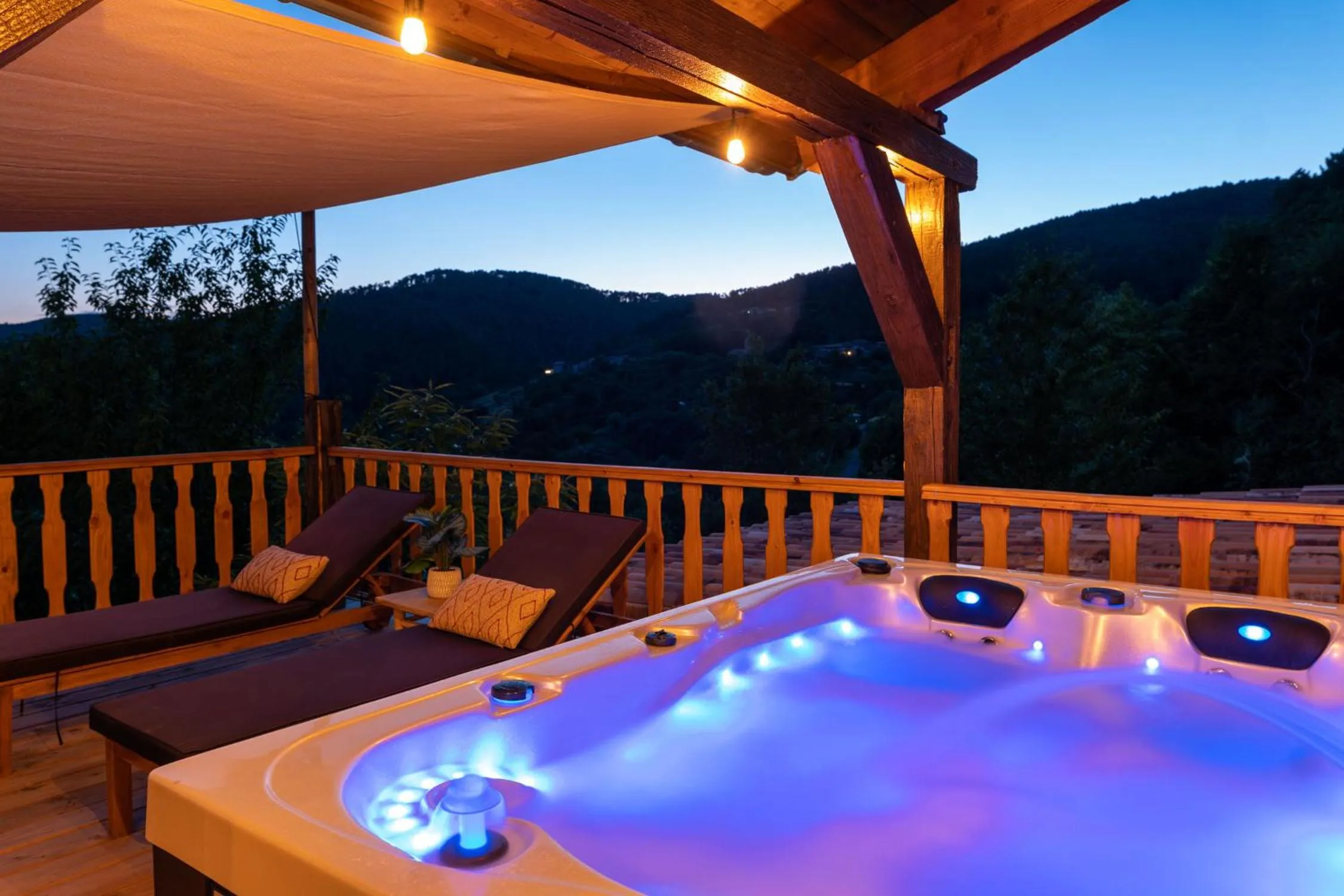 Hot Tub in Domaine de Chalvêches Hôtel SPA 4*