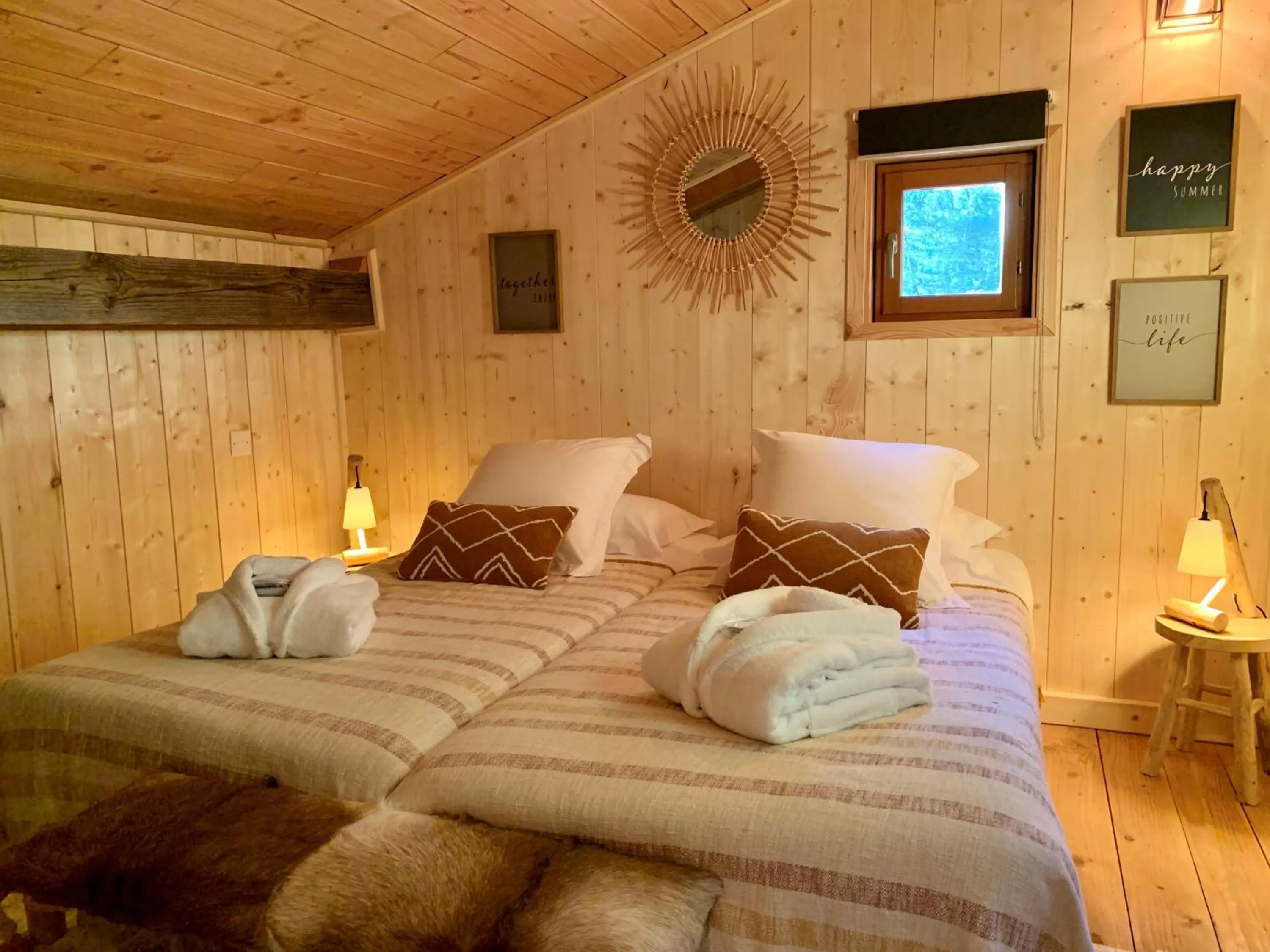 Bed in Domaine de Chalvêches Hôtel SPA 4*