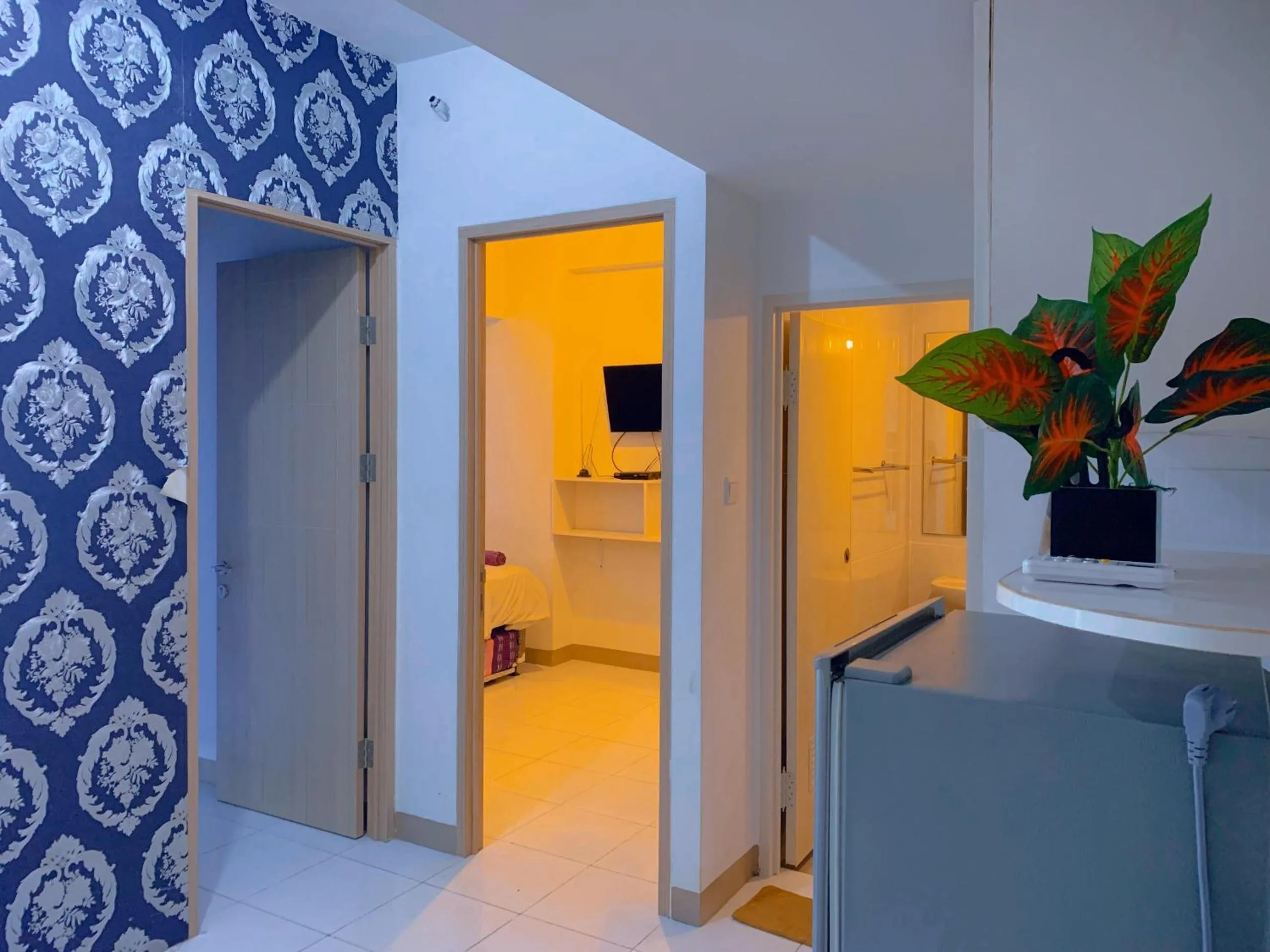 TV and multimedia in Apartemen Tokyo Riverside PIK 2 by Benchmark