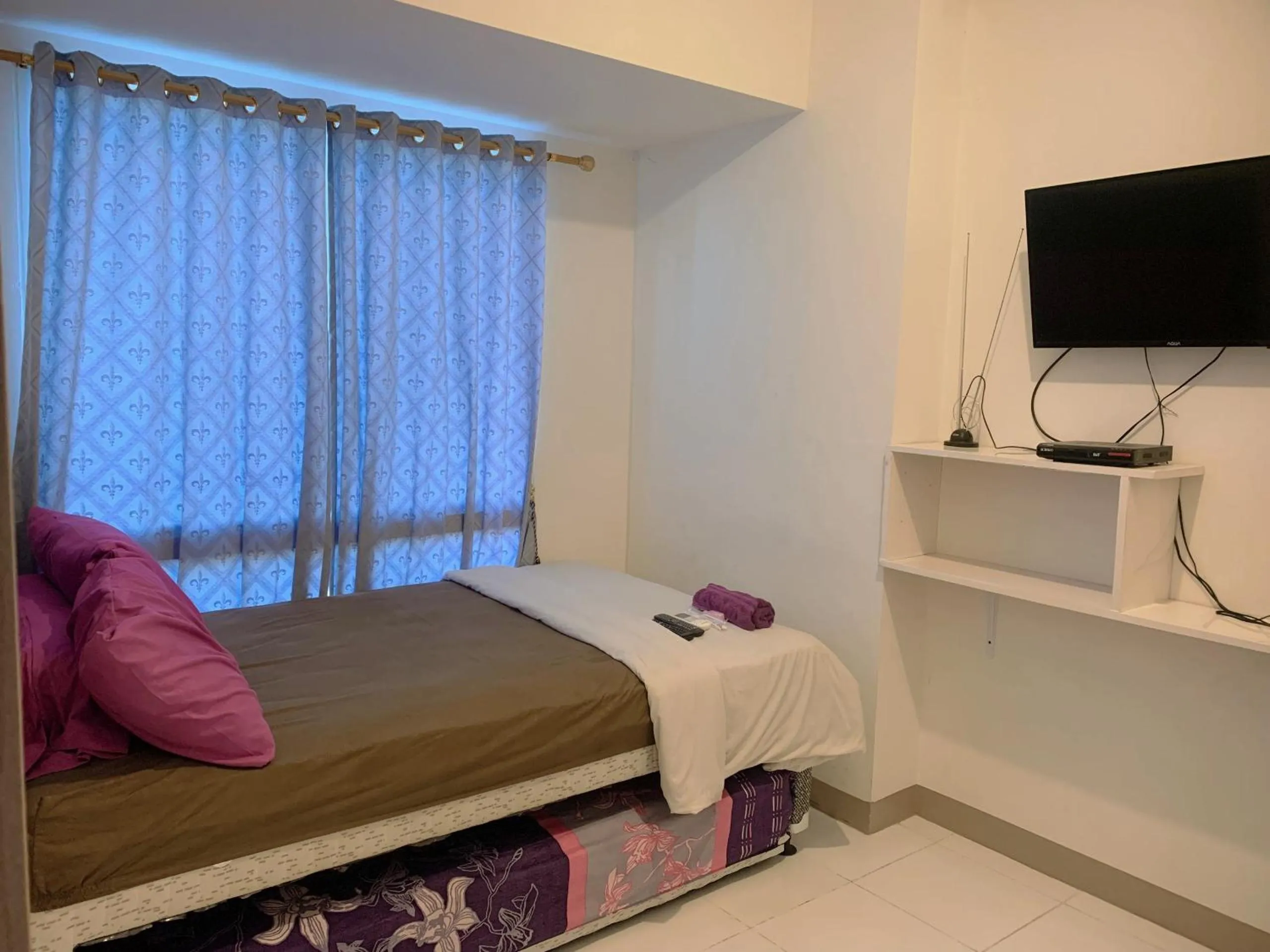 Bed in Apartemen Tokyo Riverside PIK 2 by Benchmark