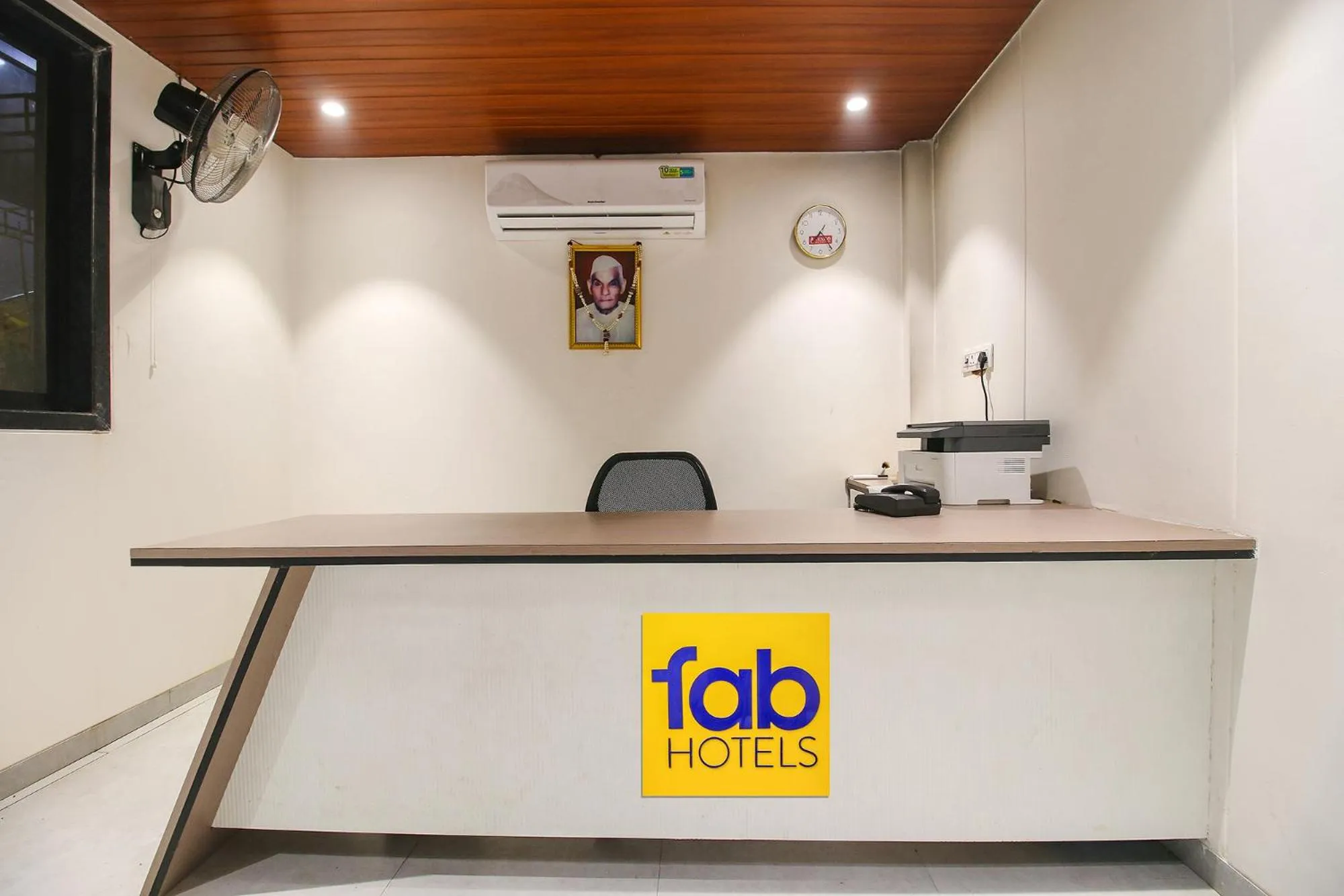 Lobby or reception in FabHotel Sharma & Vishnu Garden