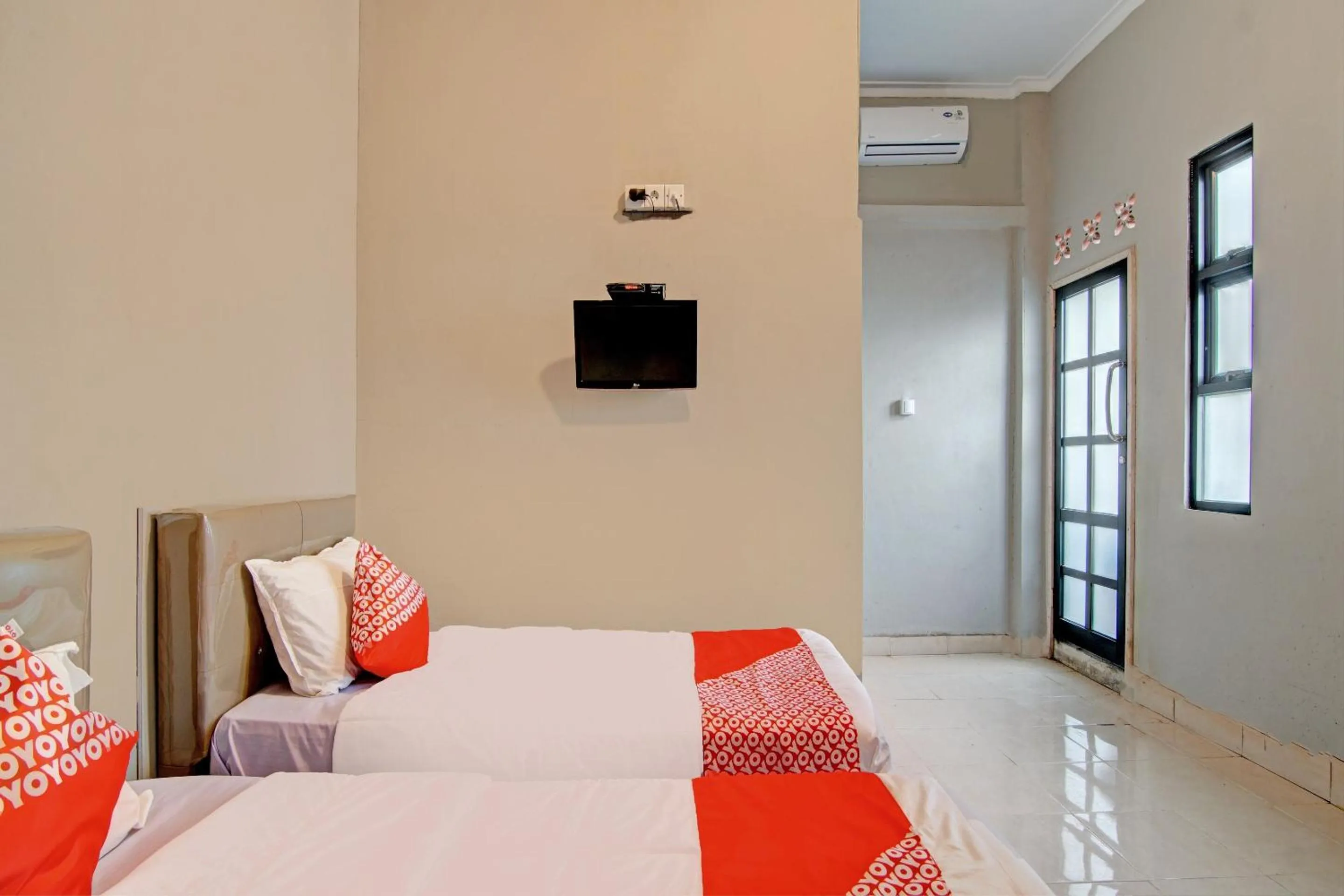 Bedroom, Bed in Hotel O Celine Home Syariah