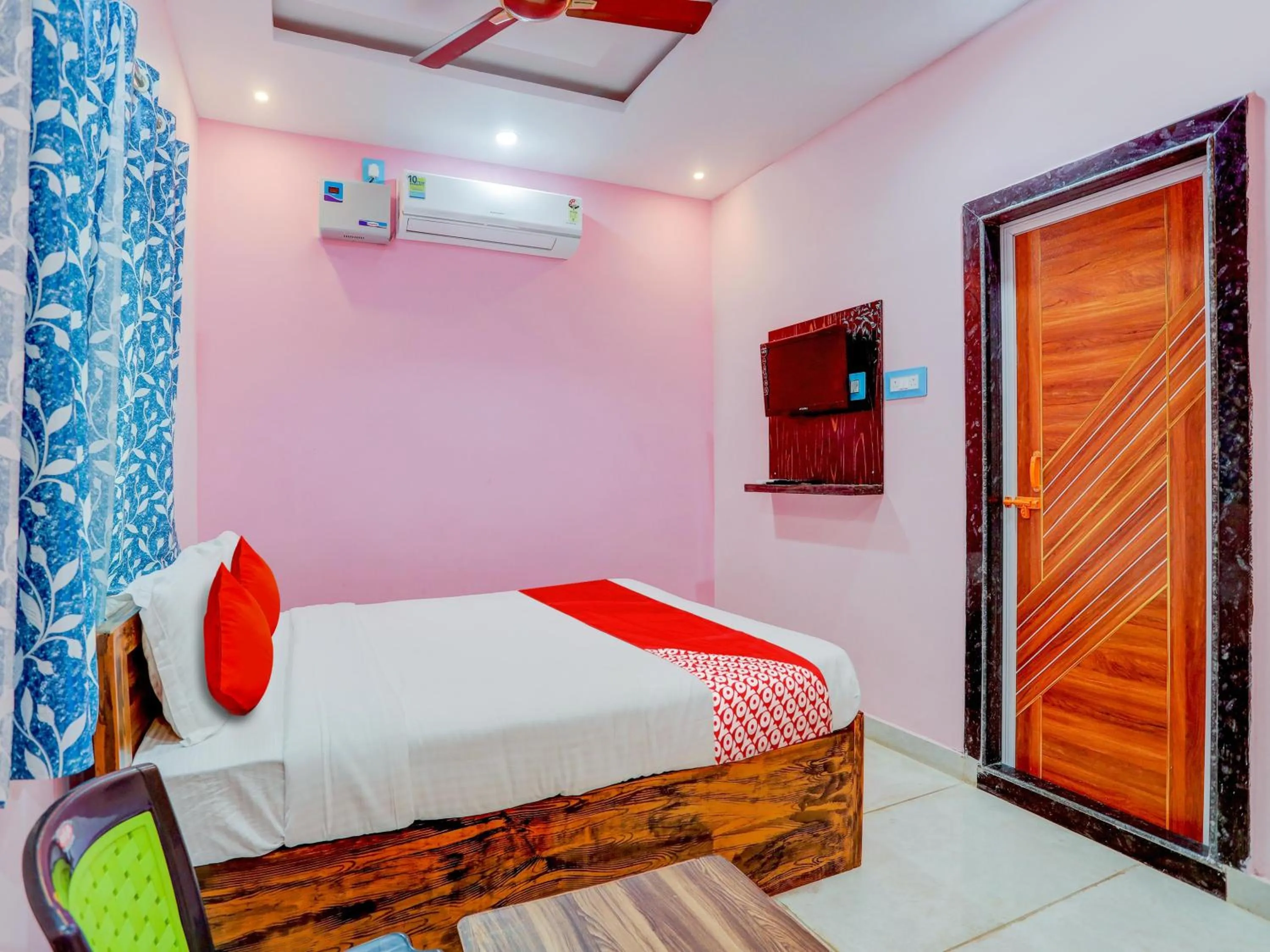 Bedroom in Hotel O Kalinga Inn