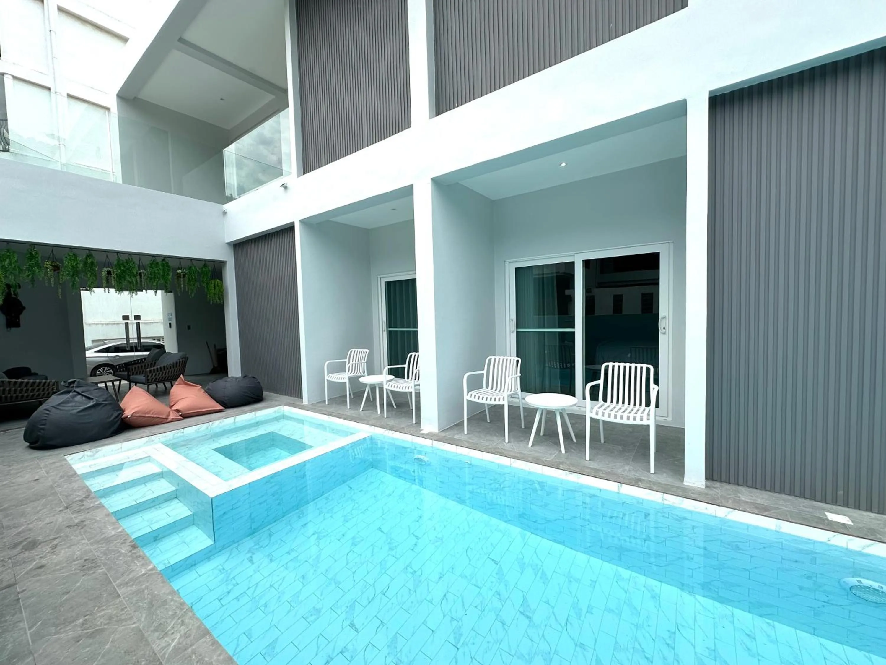 Swimming pool in Kata Place Villa