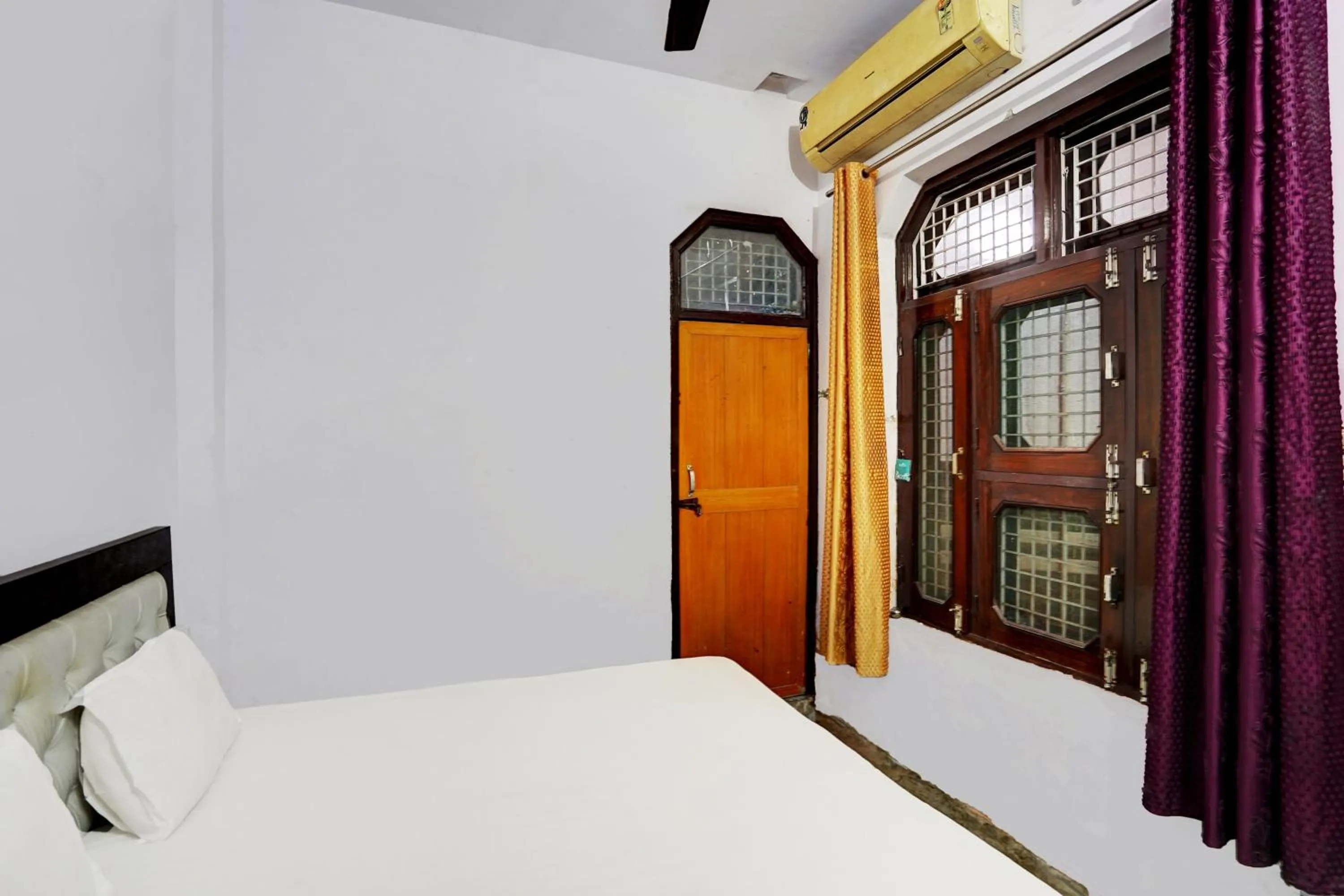 Bedroom in Hotel O The Honirav Hotel