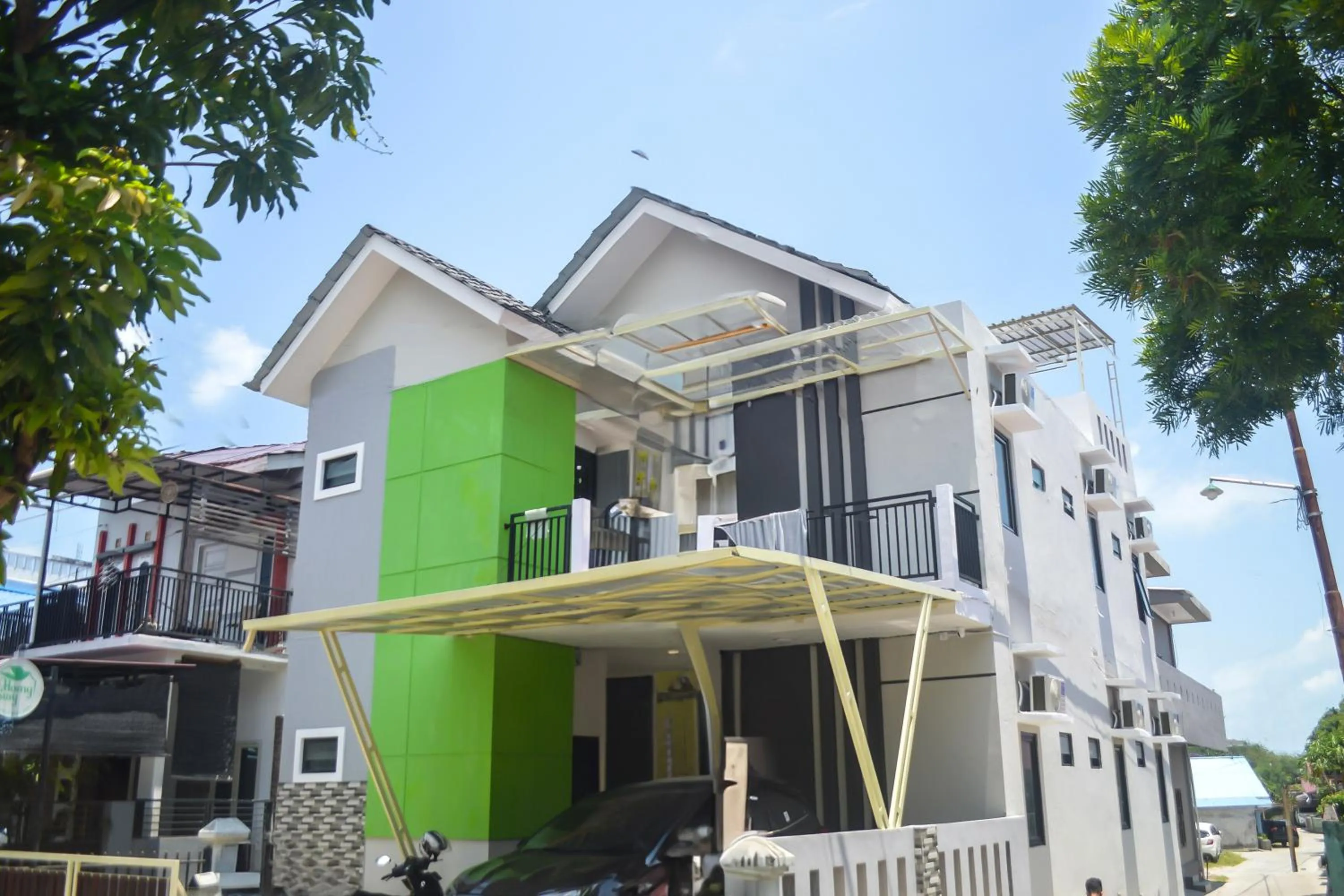 Facade/entrance in Super OYO 93085 Homy Stay Syariah