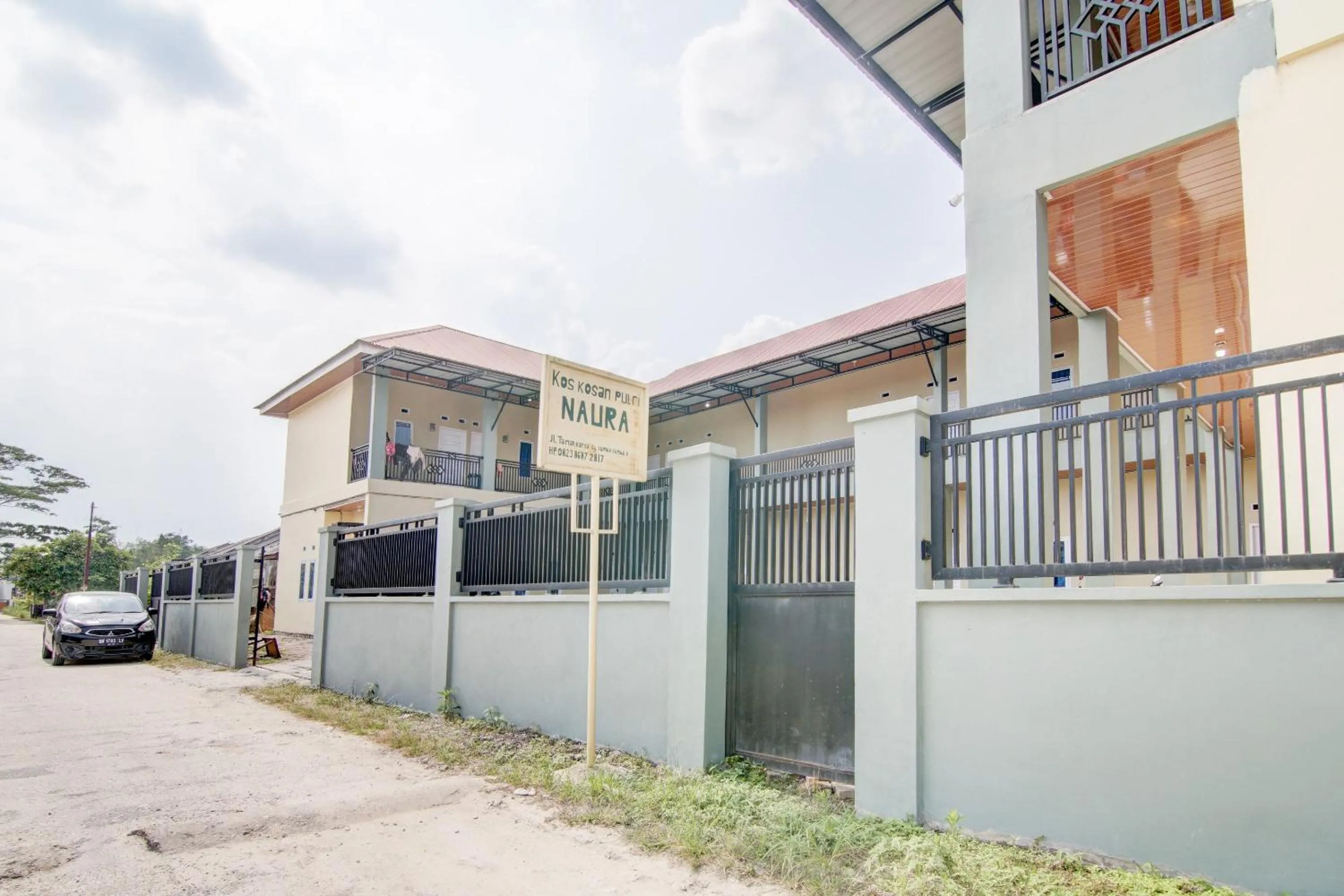 Facade/entrance in OYO 93087 Wisma Apel Syariah