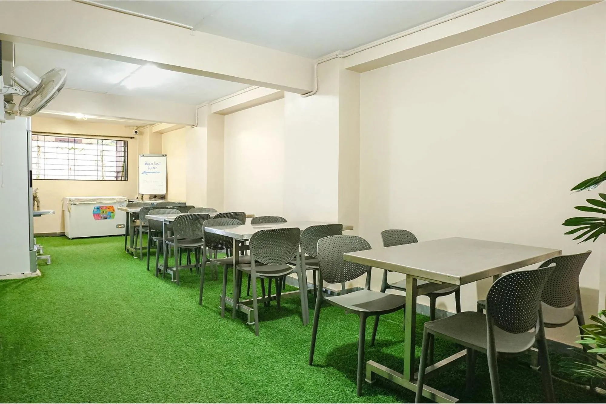 Restaurant/places to eat in FabHotel Prime Shourya Residency - Nr Maharshi Karve Museum