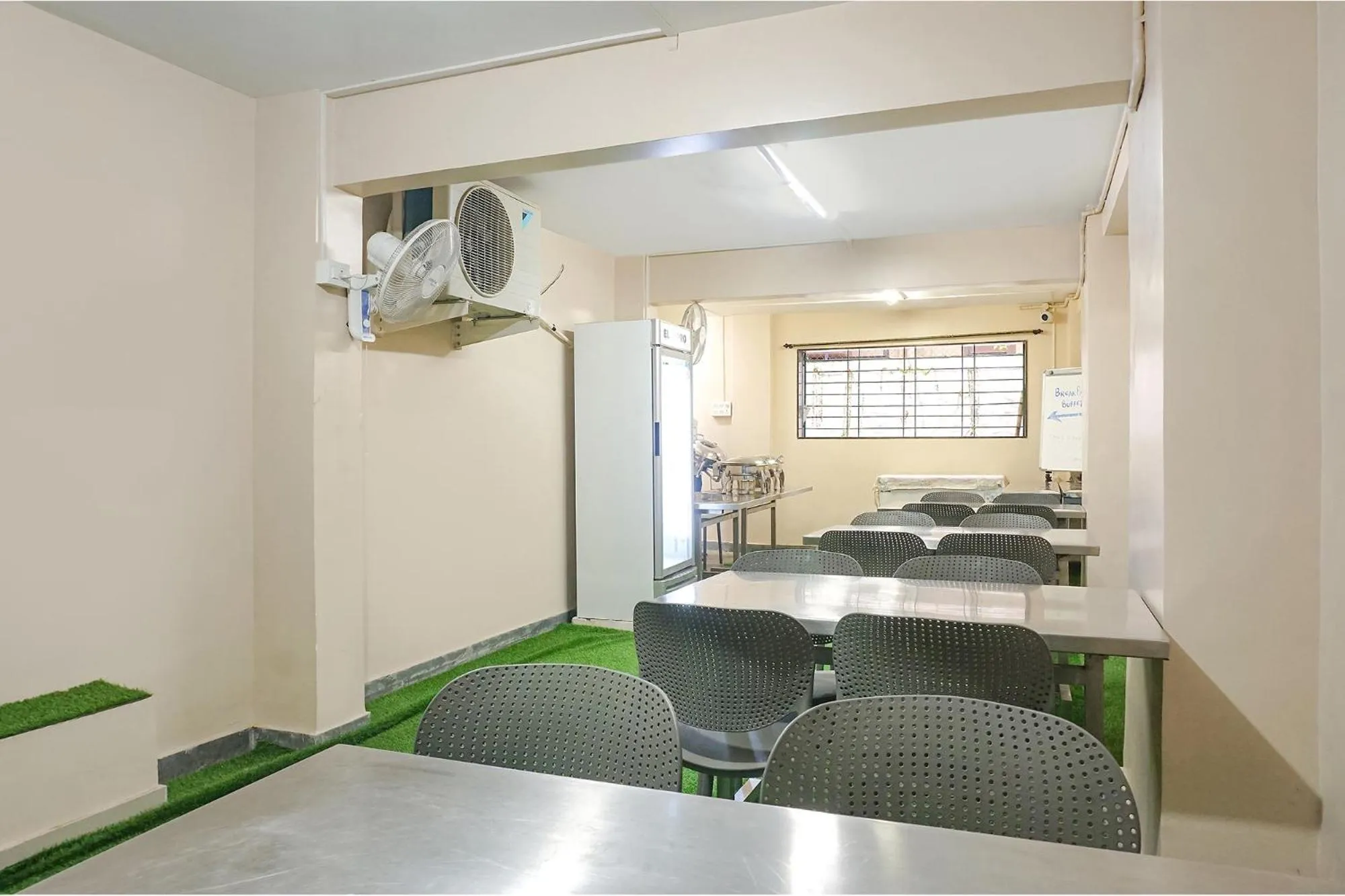 Restaurant/places to eat in Oriva Shourya Residency - Nr Maharshi Karve Museum