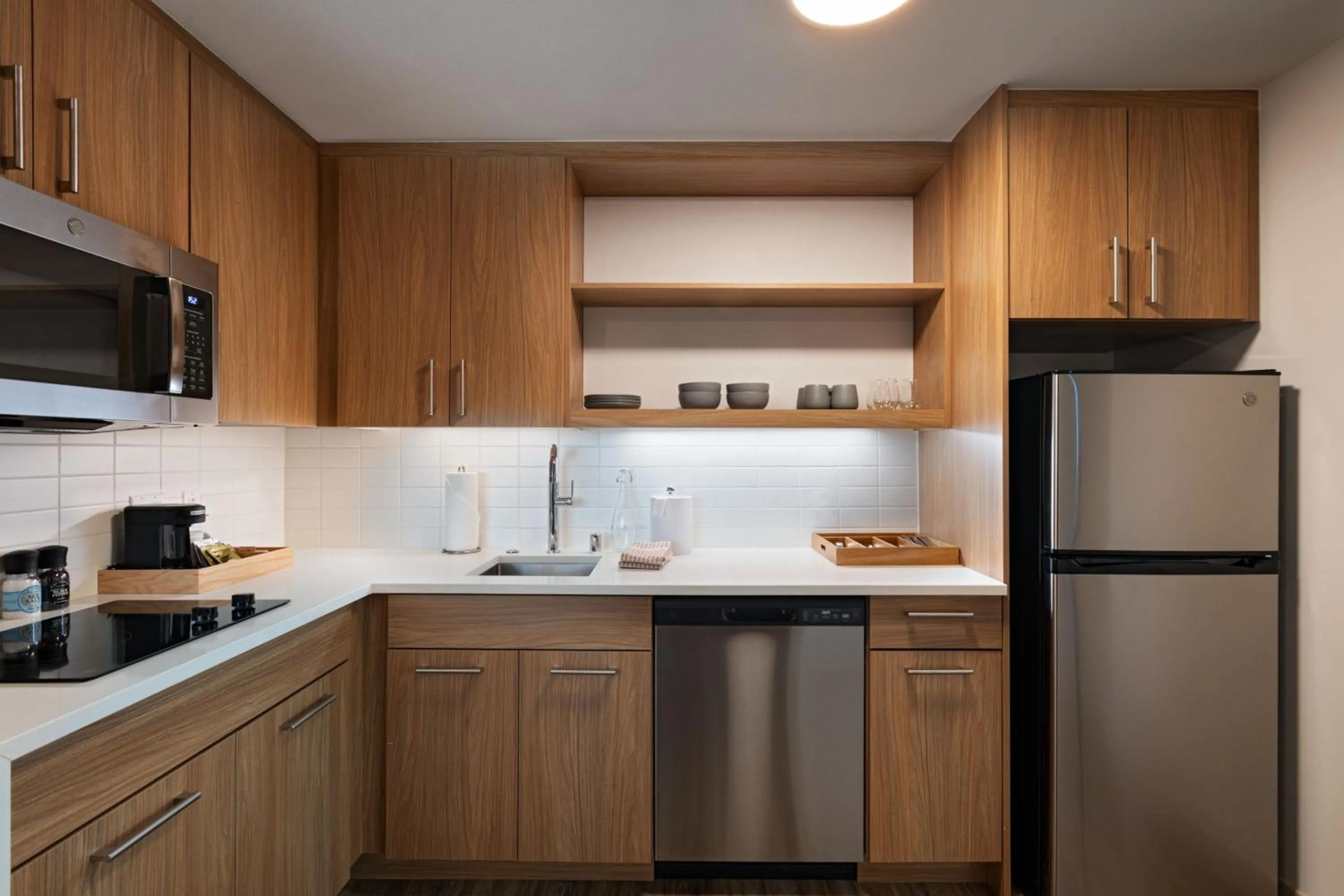 Kitchen or kitchenette in Element Albuquerque Uptown