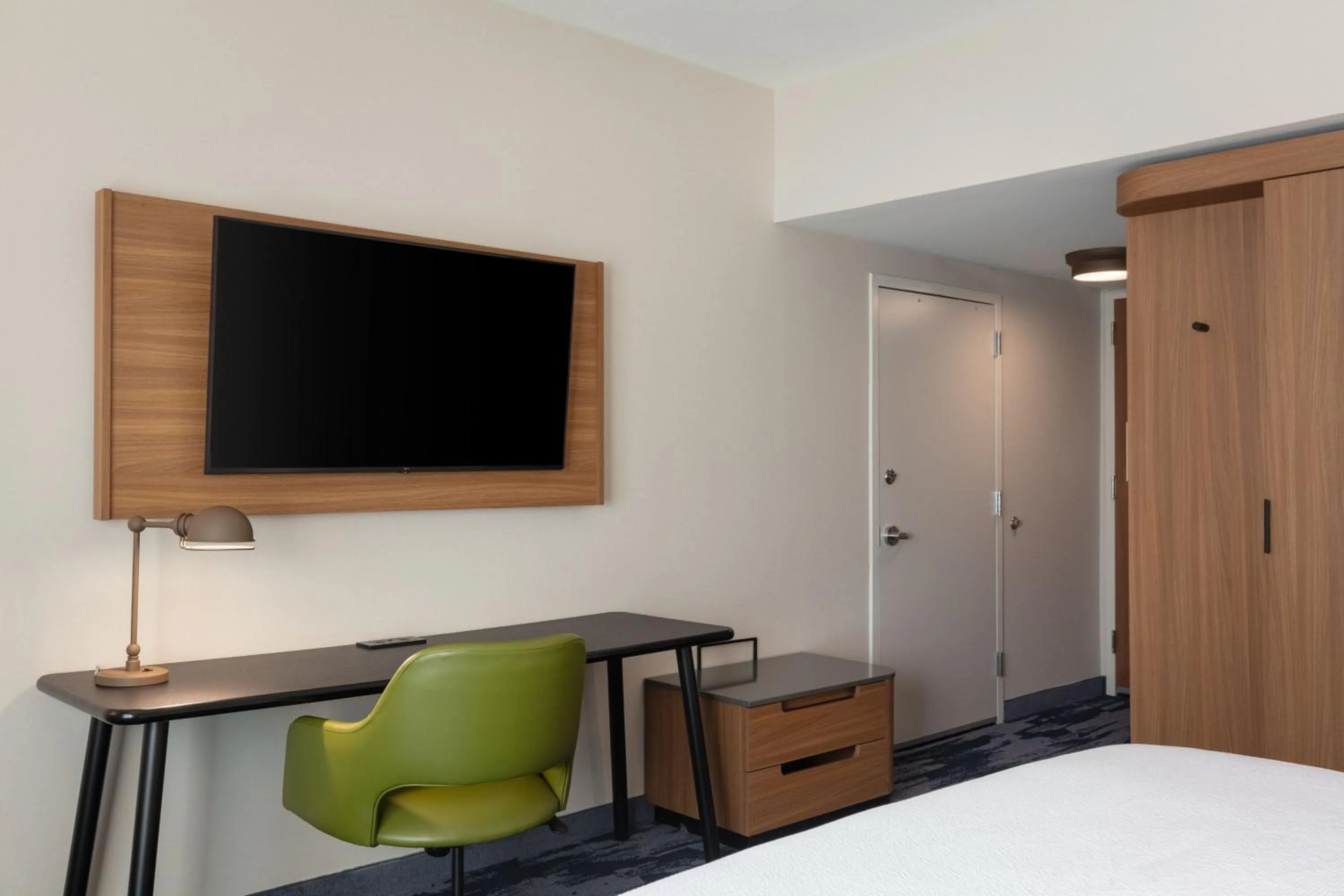 Photo of the whole room, Bed in Fairfield by Marriott Inn & Suites Omaha at MH Landing