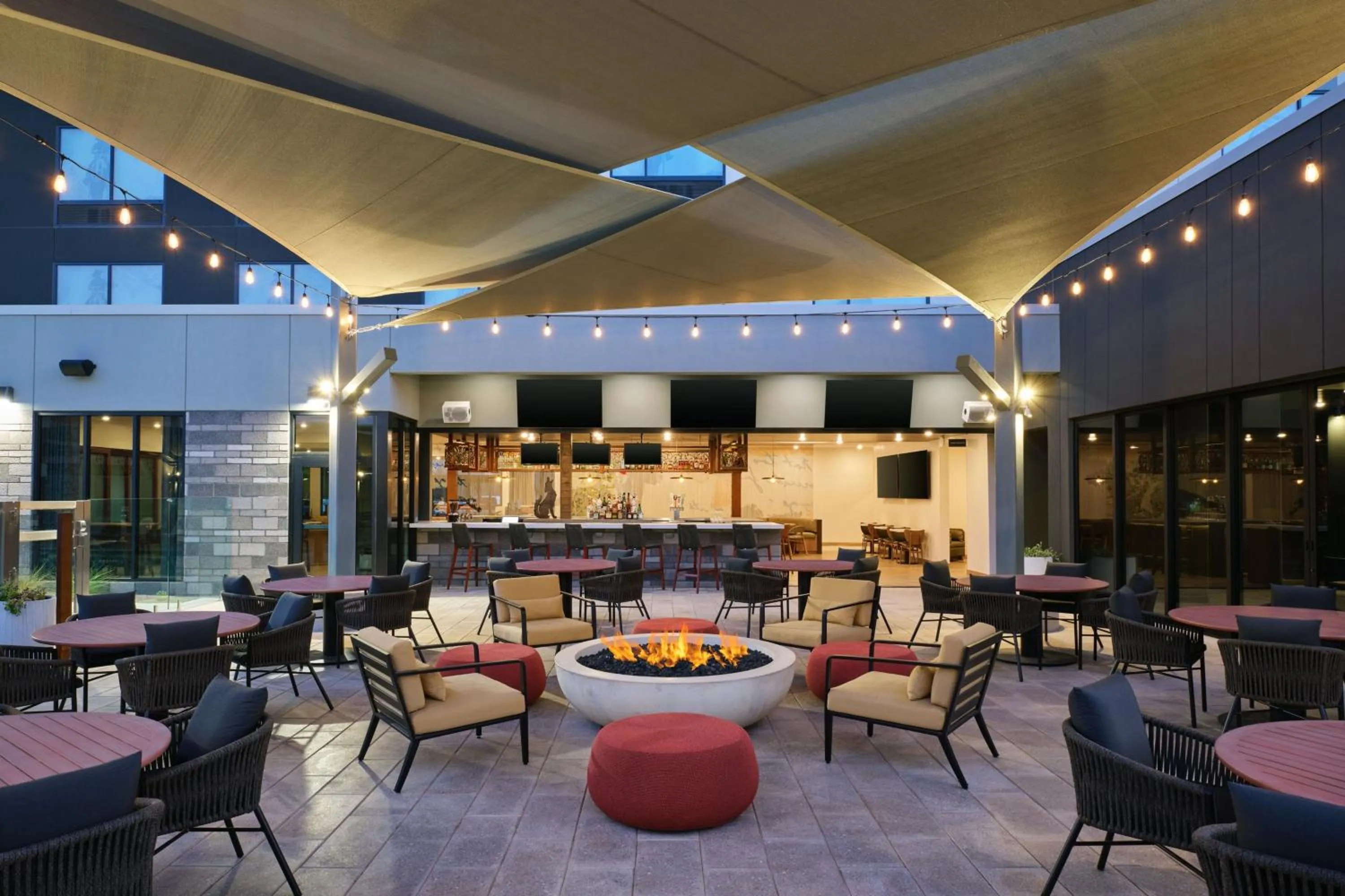Lounge or bar in TownePlace Suites by Marriott Tempe